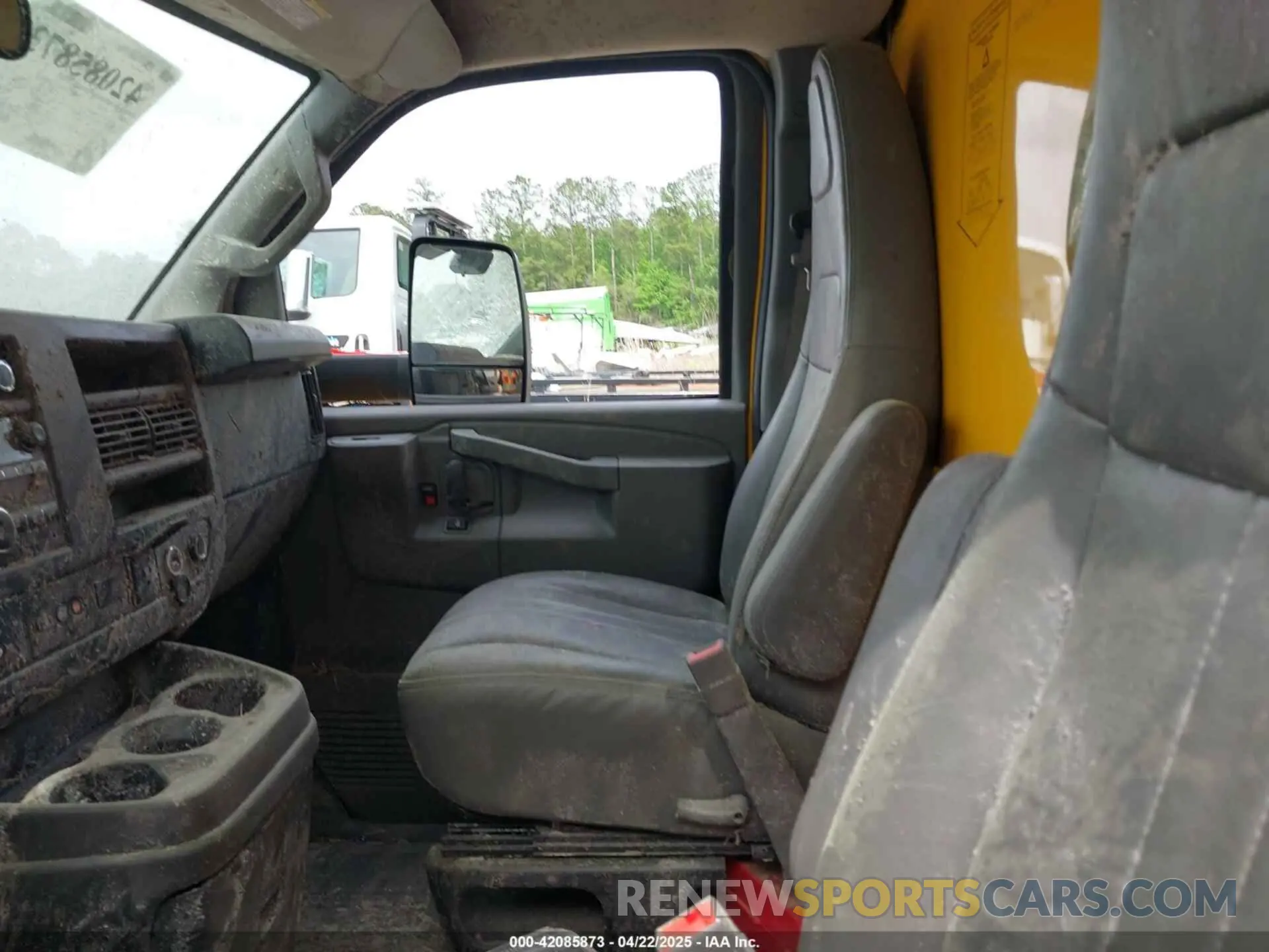 7 Фотография поврежденного автомобиля 7GZ37TC75NN006585 GMC SAVANA CUTAWAY 2022
