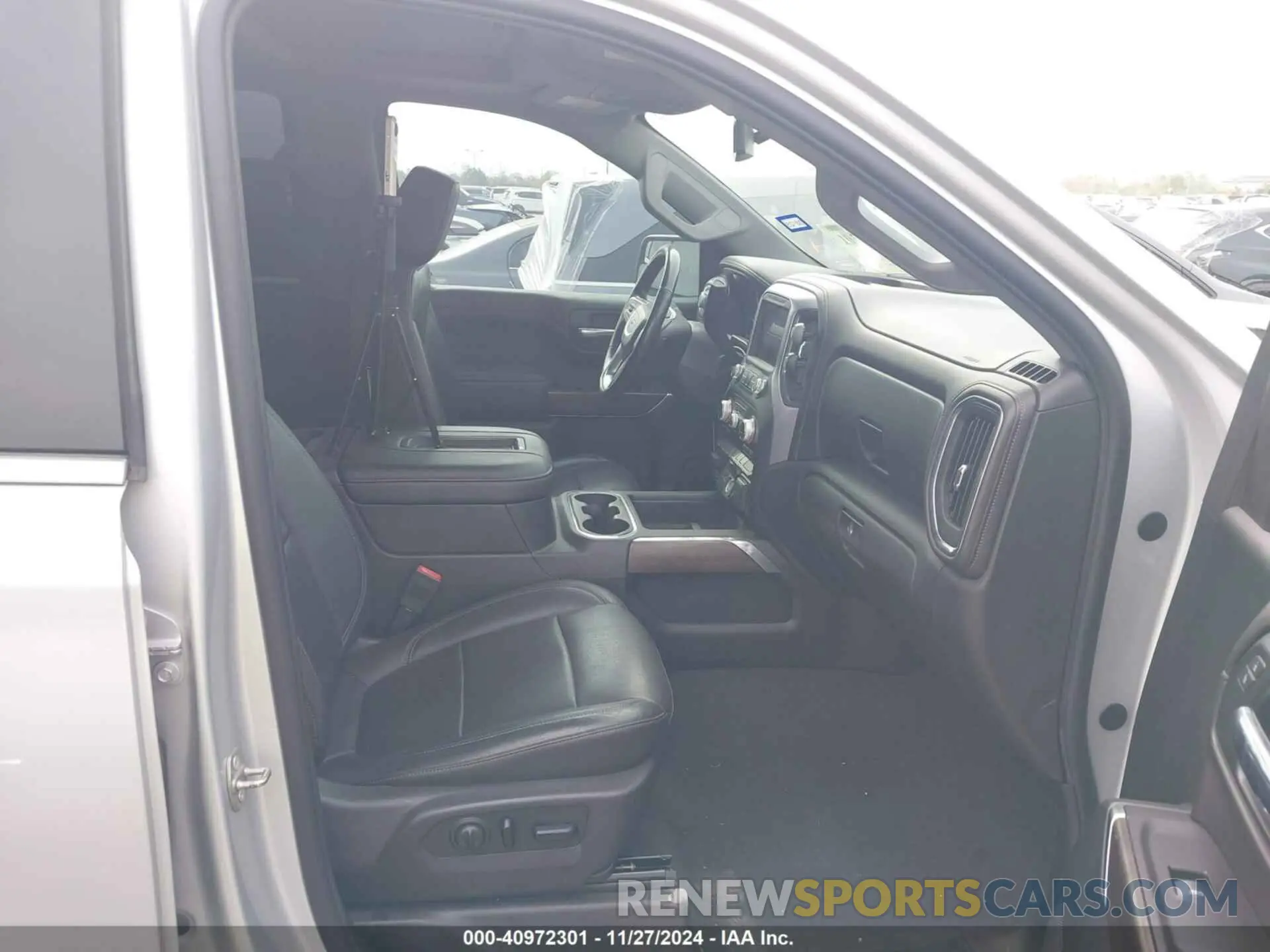 5 Photograph of a damaged car 1GTP8DED1KZ116381 GMC SIERRA 1500 2019