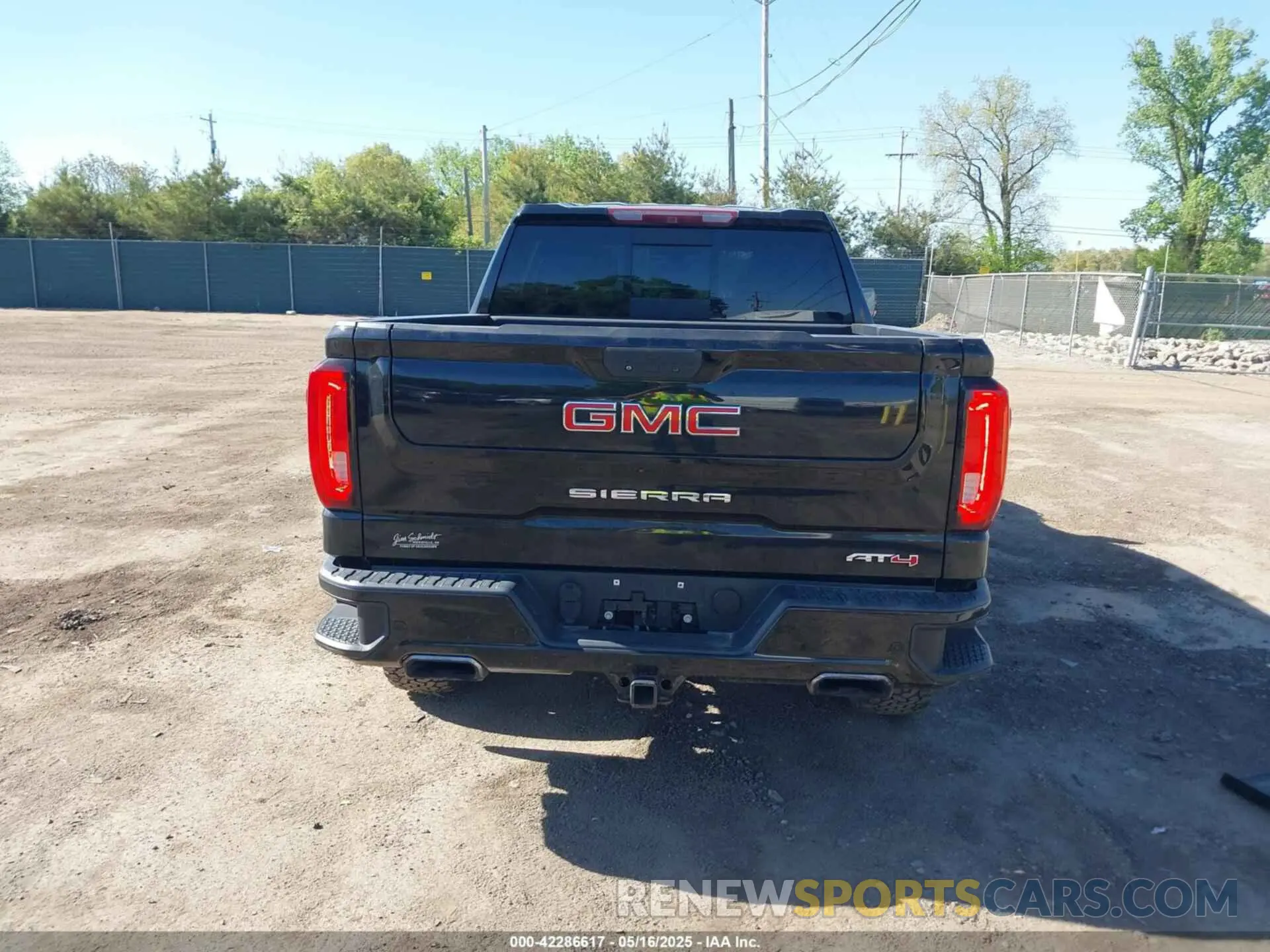 17 Photograph of a damaged car 1GTP9EEL1KZ232898 GMC SIERRA 1500 2019