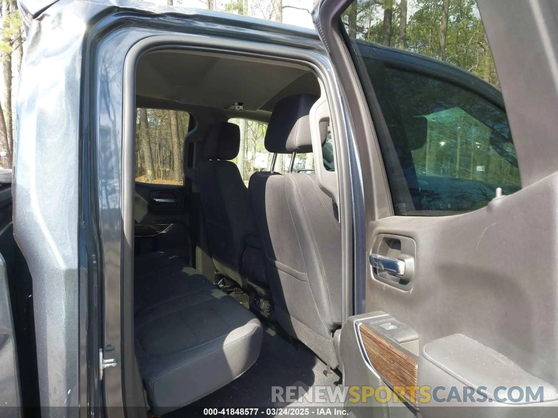 8 Photograph of a damaged car 1GTR9CED3KZ184522 GMC SIERRA 1500 2019