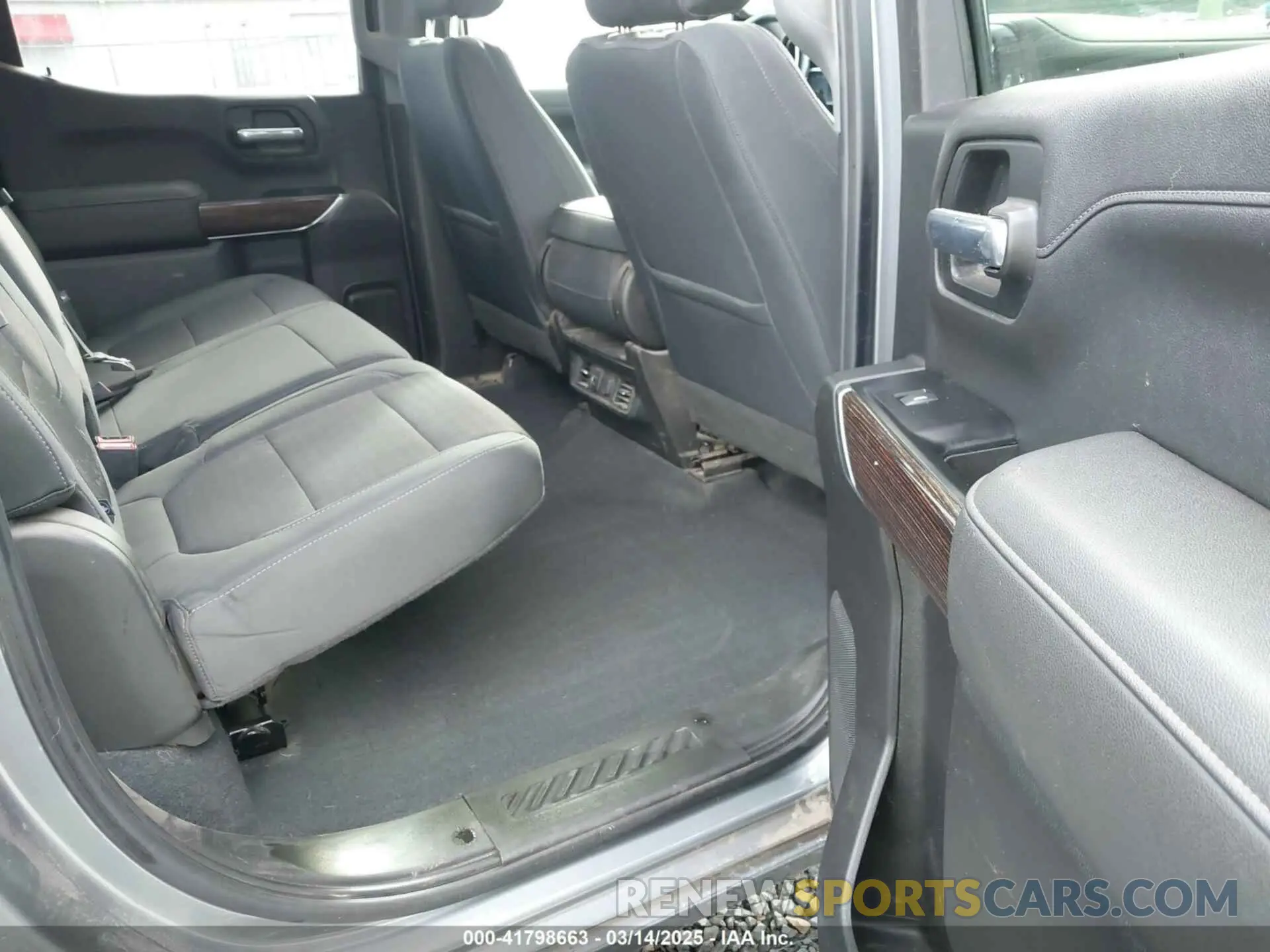 8 Photograph of a damaged car 1GTU9BED7KZ315875 GMC SIERRA 1500 2019