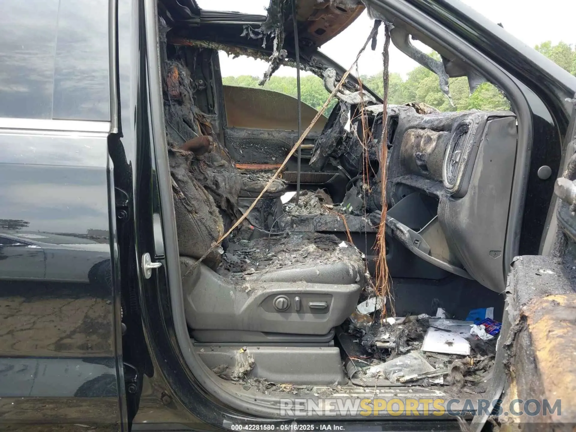 5 Photograph of a damaged car 1GTU9FEL1KZ220193 GMC SIERRA 1500 2019