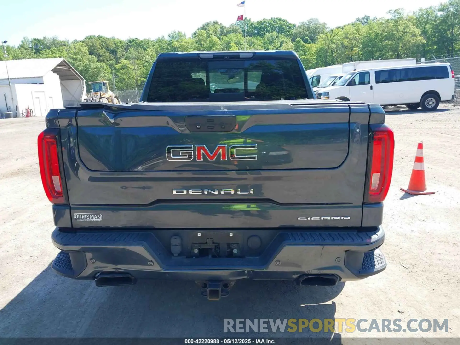 16 Photograph of a damaged car 1GTU9FEL9KZ387319 GMC SIERRA 1500 2019