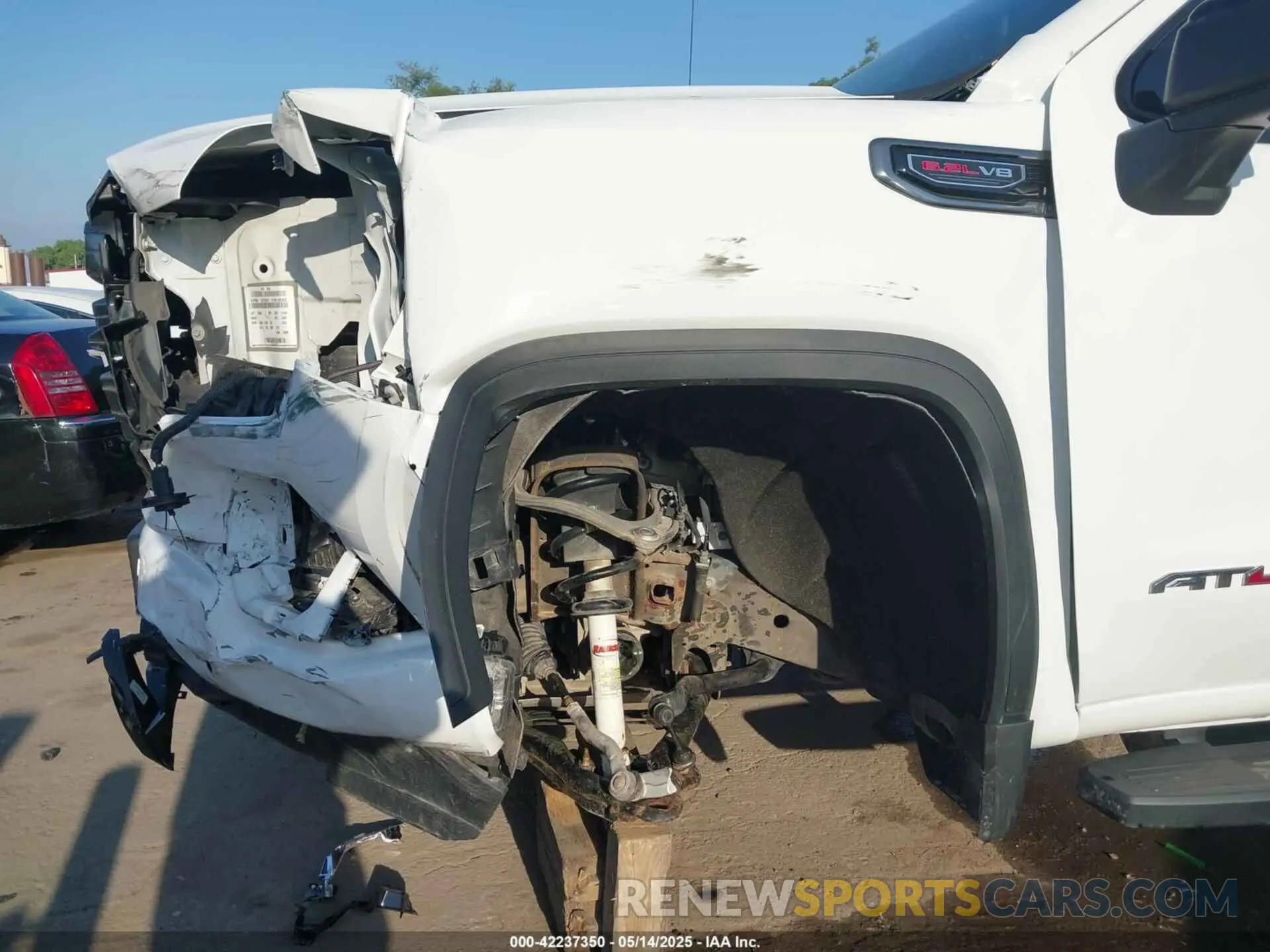 18 Photograph of a damaged car 3GTP9EEL7KG238415 GMC SIERRA 1500 2019