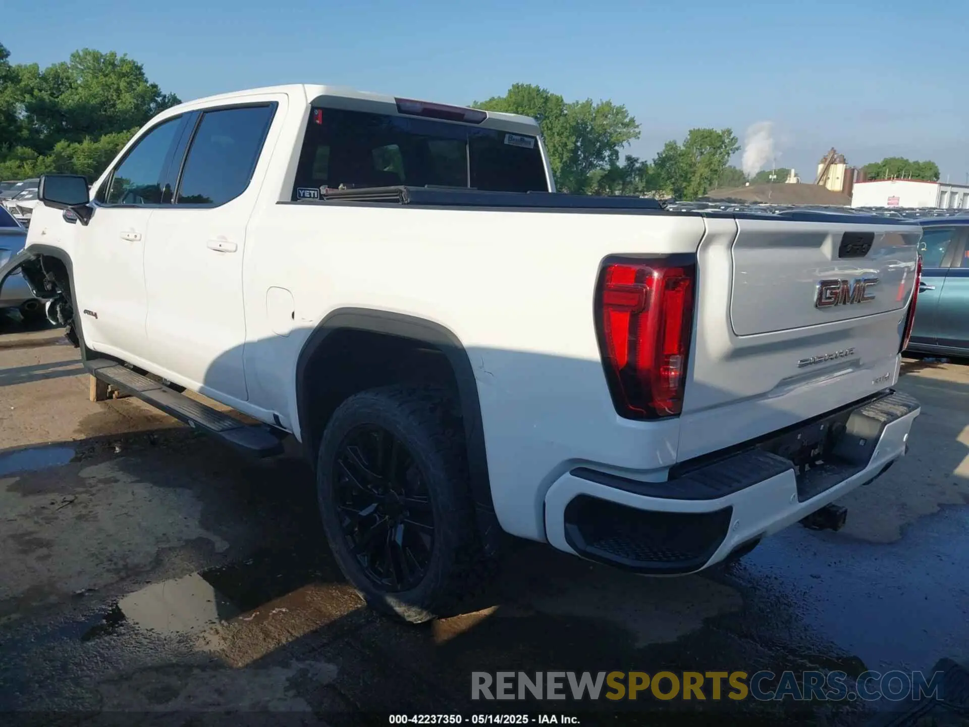 3 Photograph of a damaged car 3GTP9EEL7KG238415 GMC SIERRA 1500 2019
