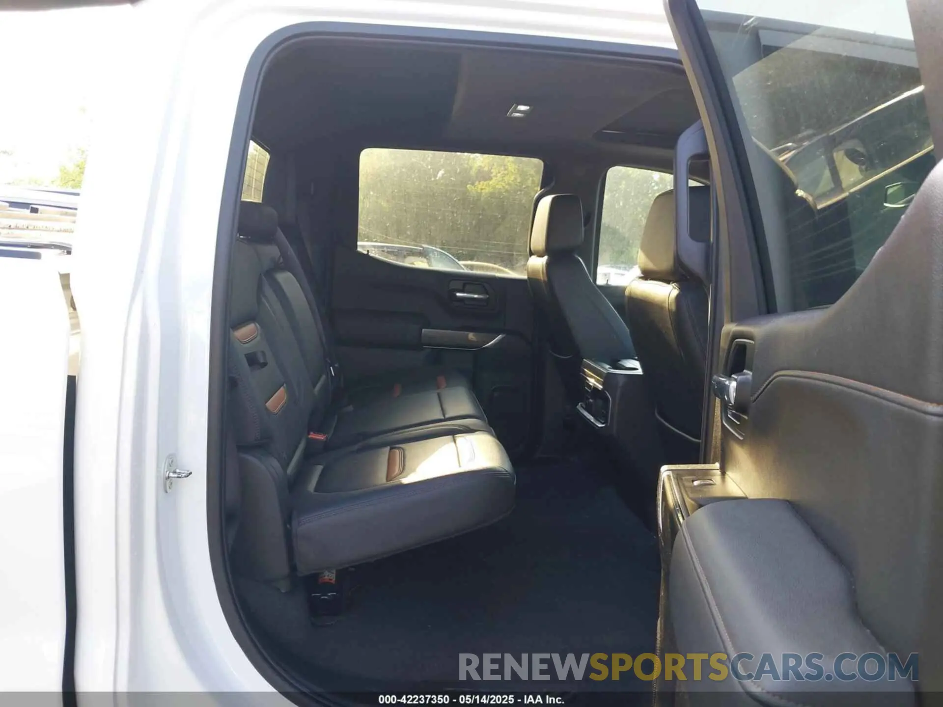 8 Photograph of a damaged car 3GTP9EEL7KG238415 GMC SIERRA 1500 2019