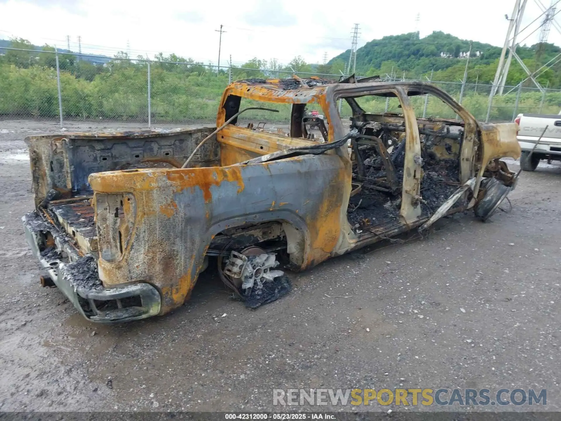 4 Photograph of a damaged car 3GTU9DED7KG247993 GMC SIERRA 1500 2019