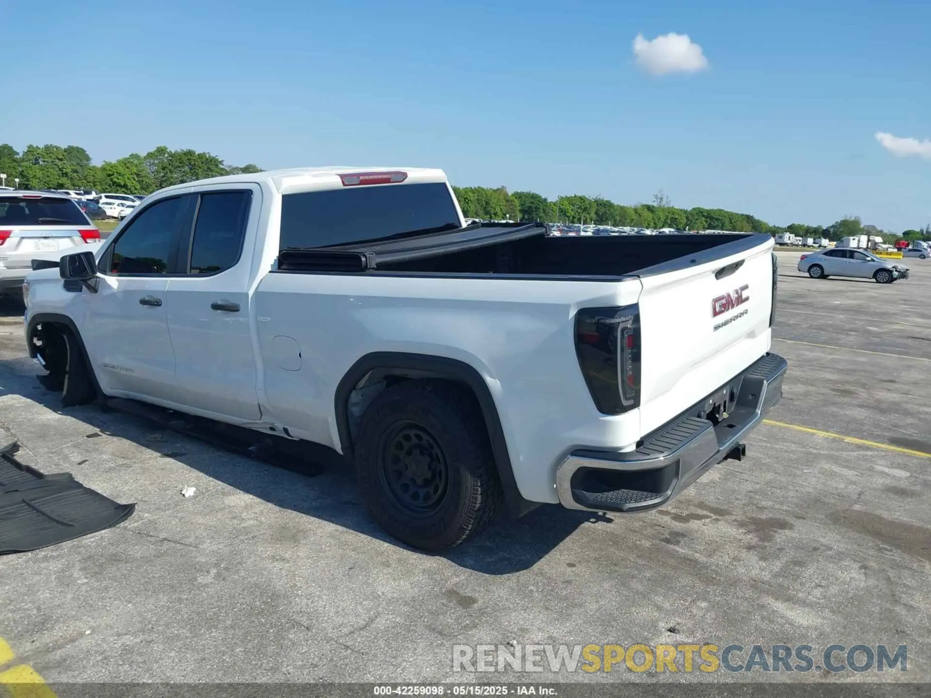 3 Фотография поврежденного автомобиля 1GTR8AEHXLZ364124 GMC SIERRA 1500 2020