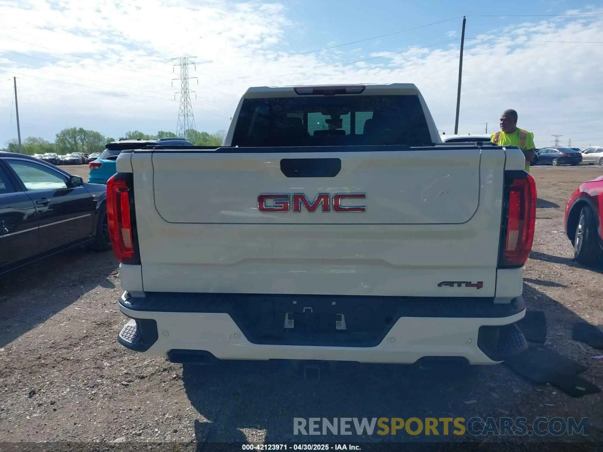 16 Photograph of a damaged car 1GTU9EET1LZ373412 GMC SIERRA 1500 2020