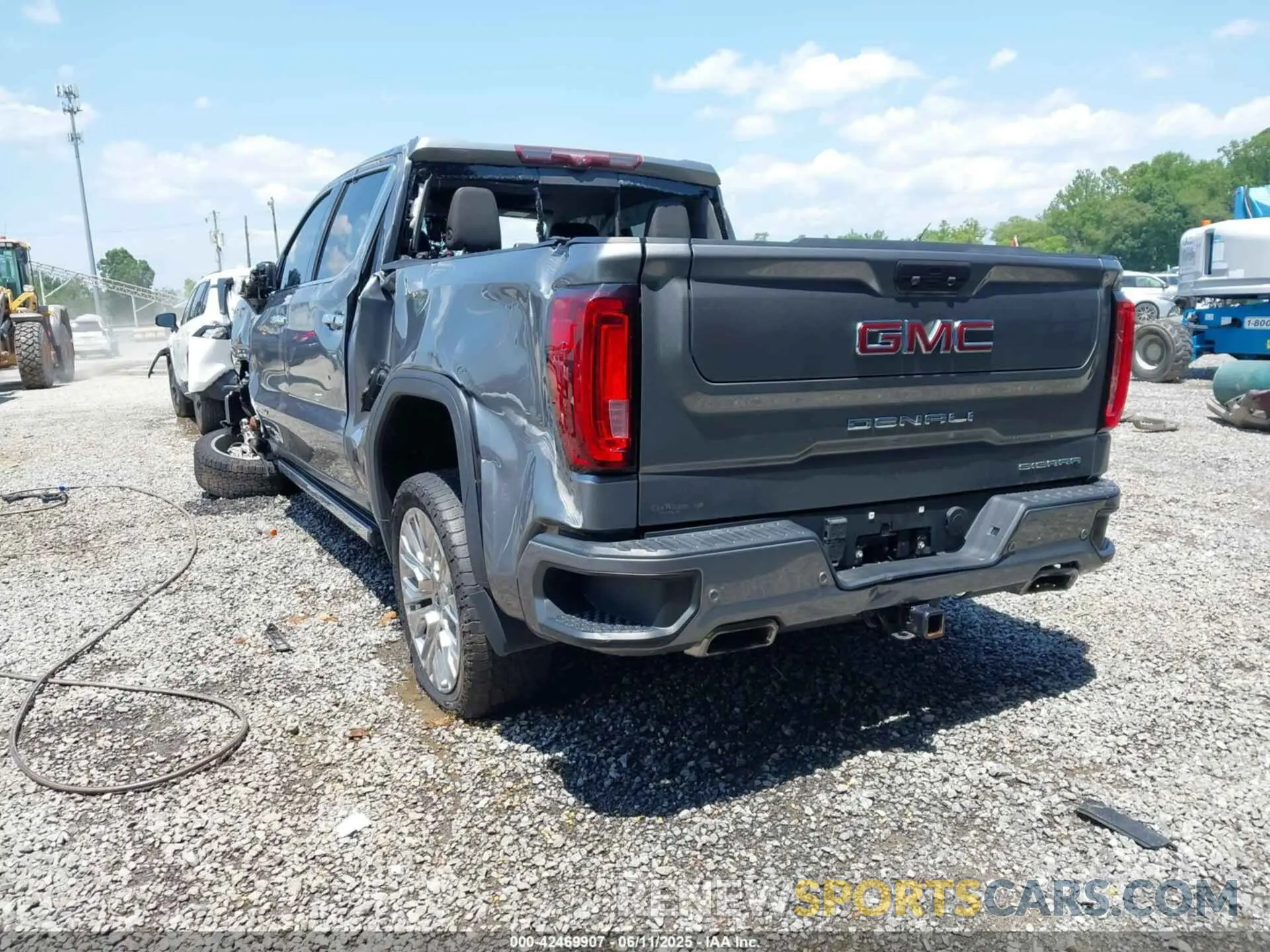 3 Photograph of a damaged car 1GTU9FEL5LZ176121 GMC SIERRA 1500 2020