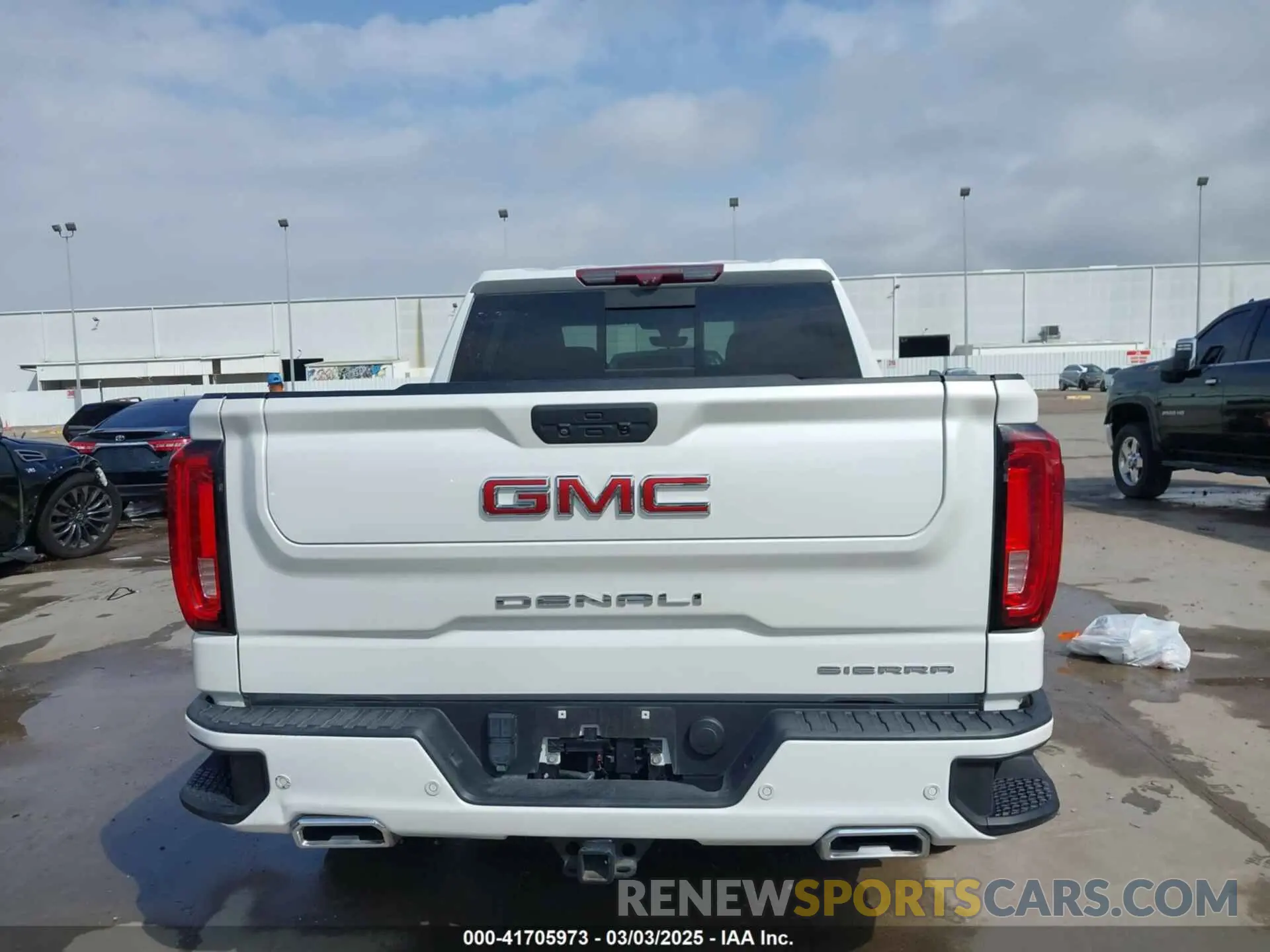 17 Photograph of a damaged car 3GTP8FET2LG366913 GMC SIERRA 1500 2020