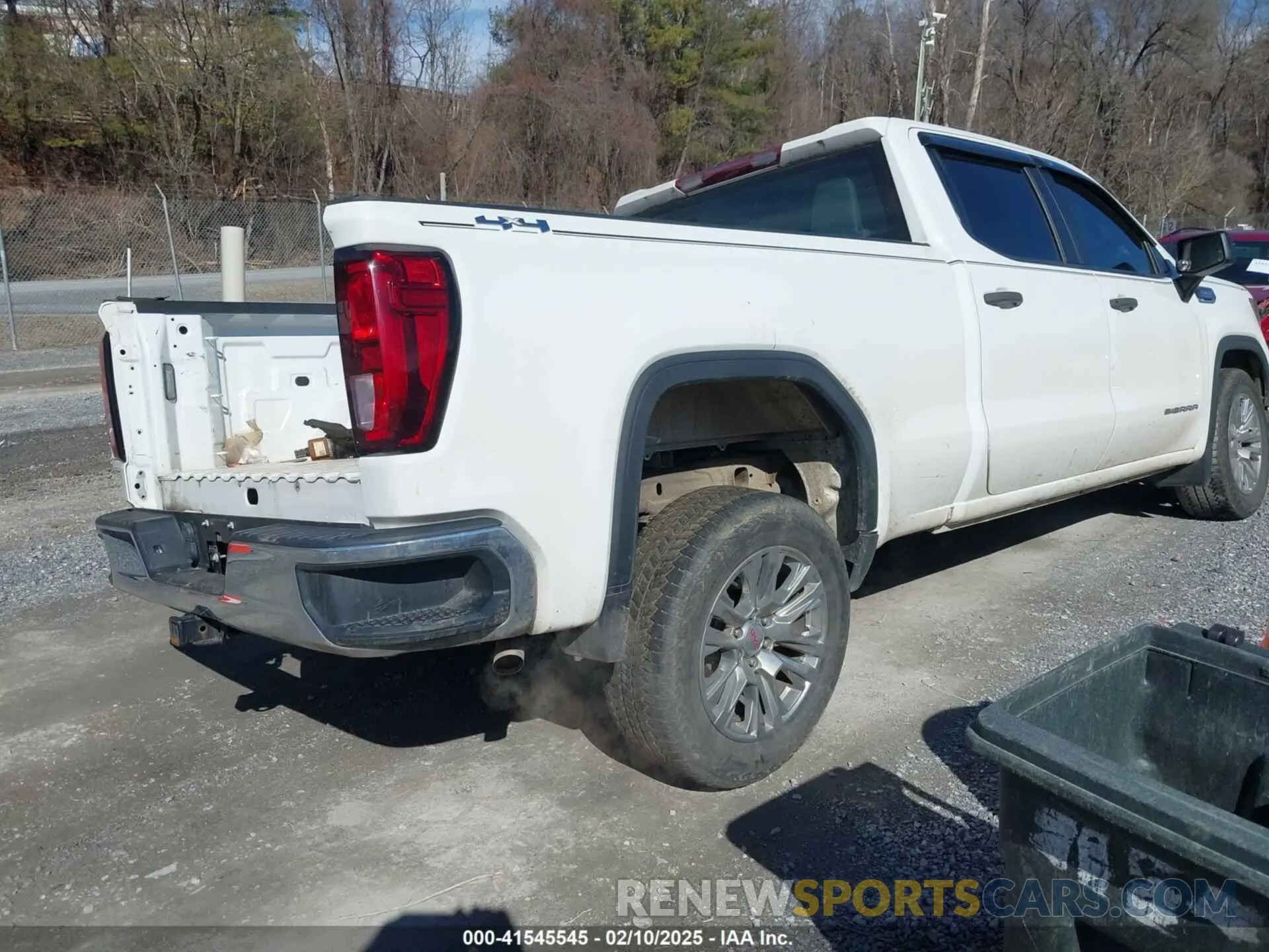 4 Photograph of a damaged car 3GTU9AEF7LG156742 GMC SIERRA 1500 2020