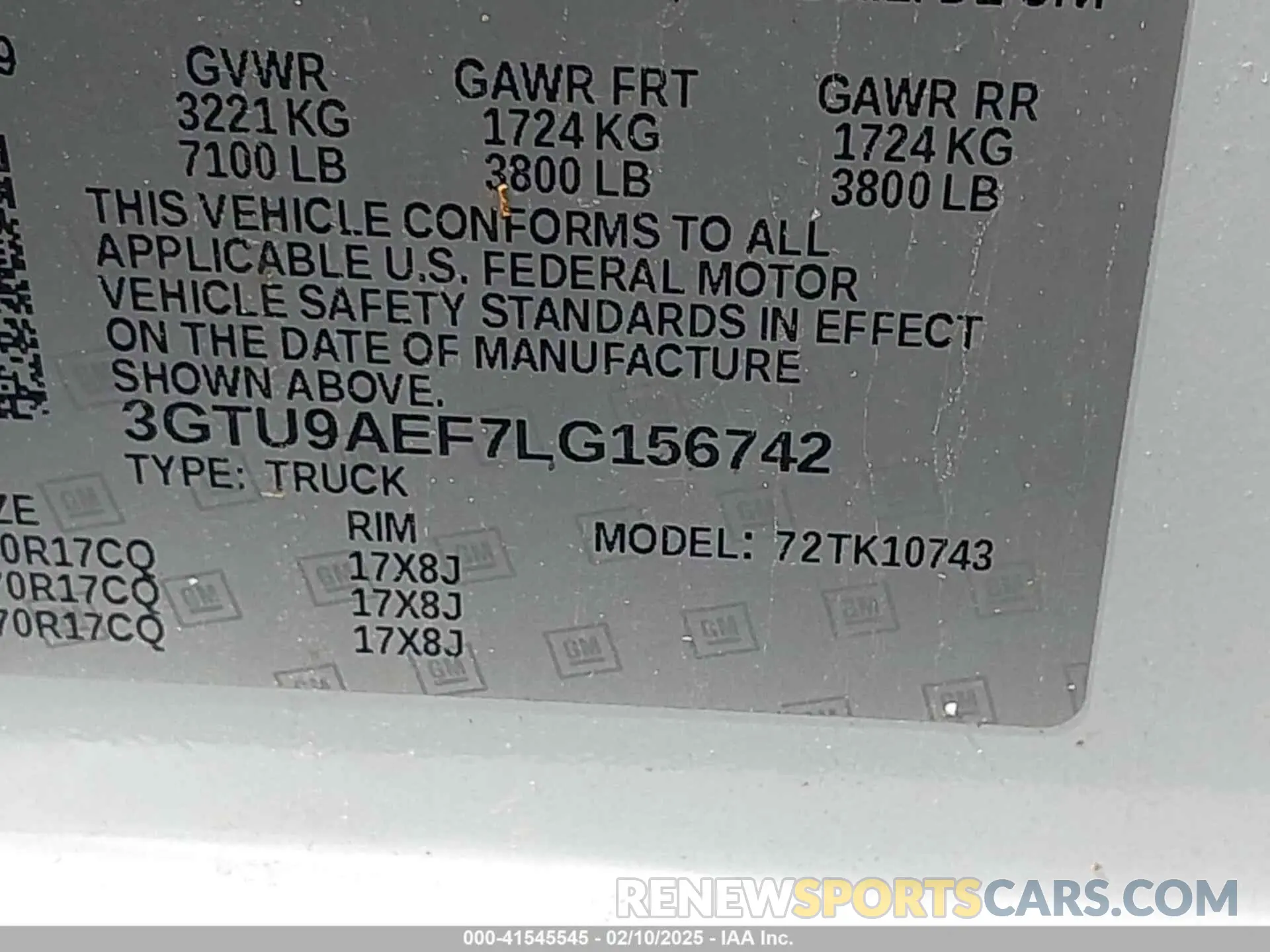 9 Photograph of a damaged car 3GTU9AEF7LG156742 GMC SIERRA 1500 2020