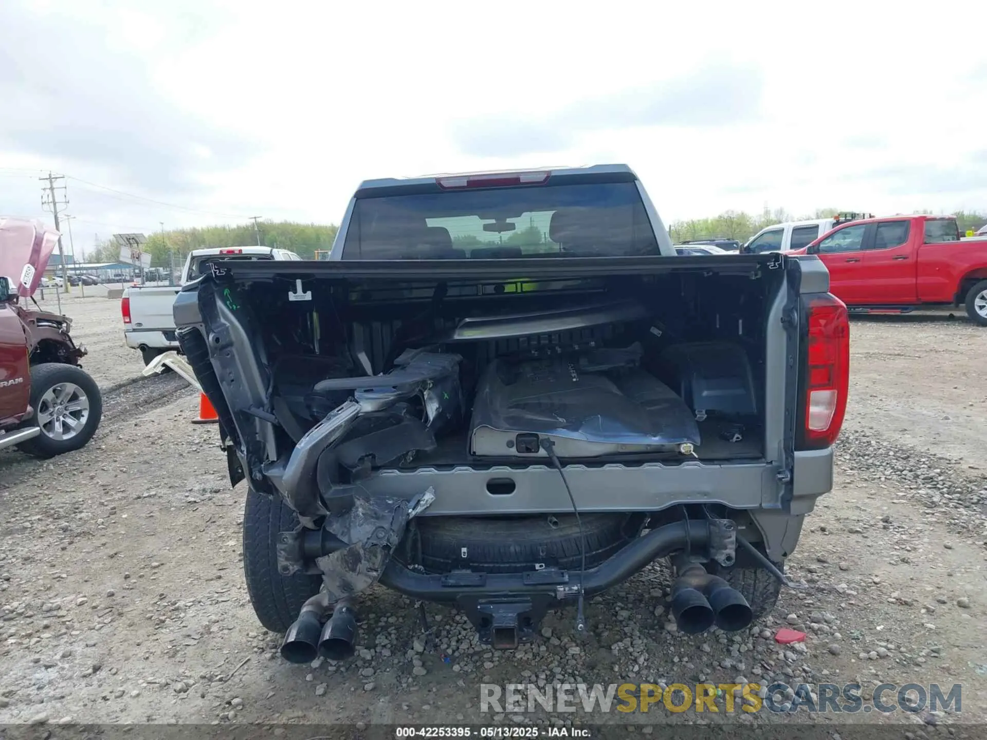 16 Photograph of a damaged car 3GTU9CED0LG311318 GMC SIERRA 1500 2020