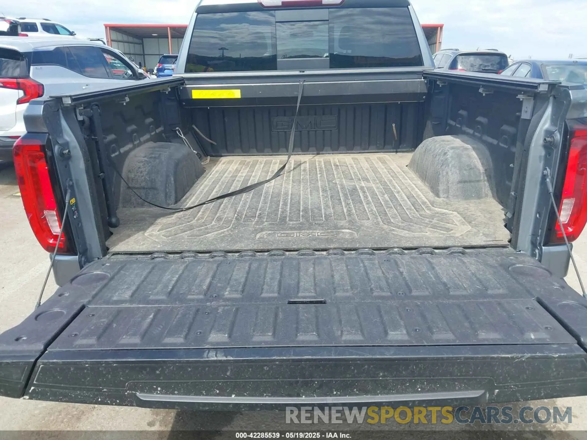 18 Фотография поврежденного автомобиля 3GTU9DED8LG417473 GMC SIERRA 1500 2020