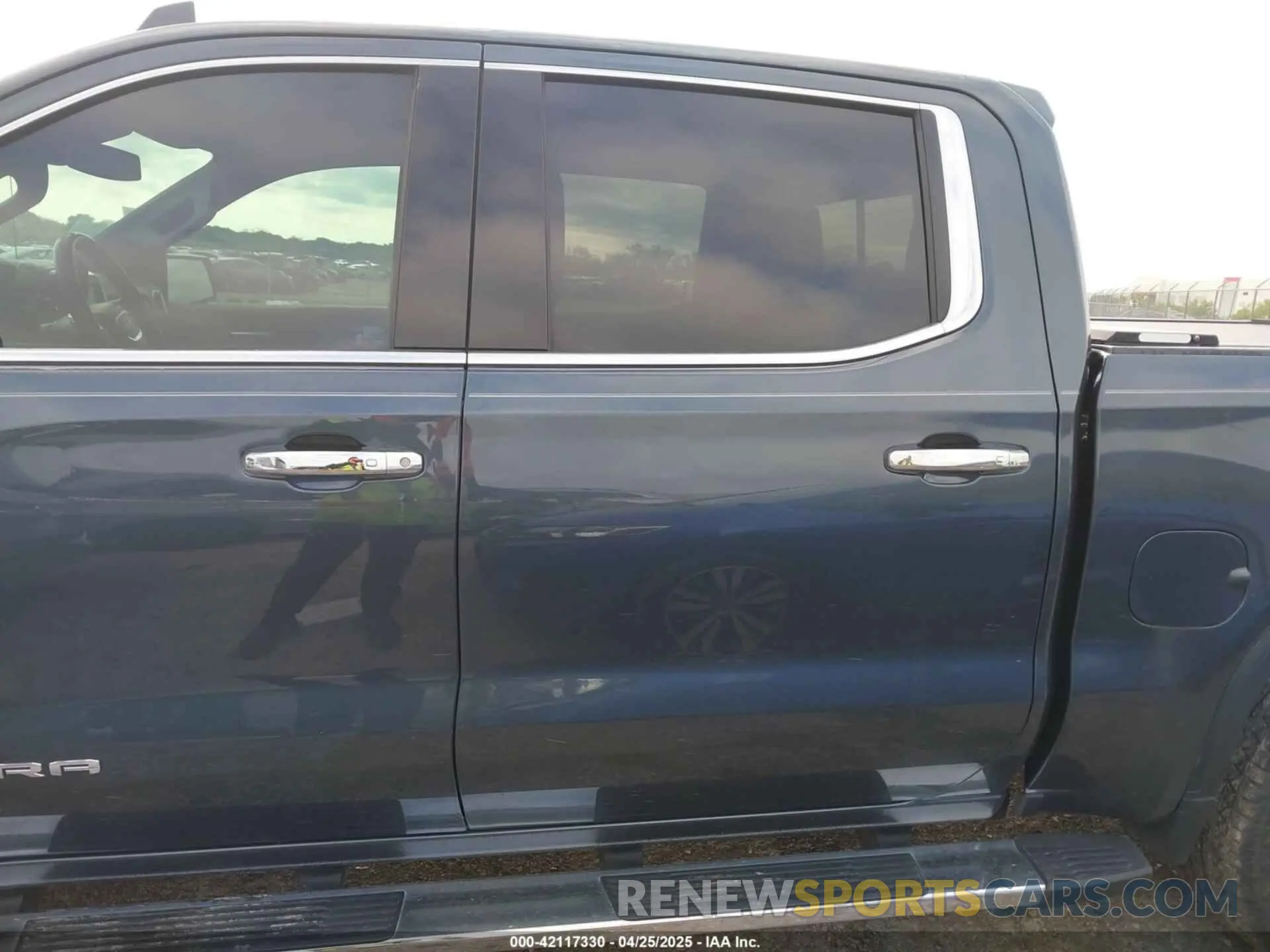 14 Photograph of a damaged car 3GTU9DED9LG410046 GMC SIERRA 1500 2020