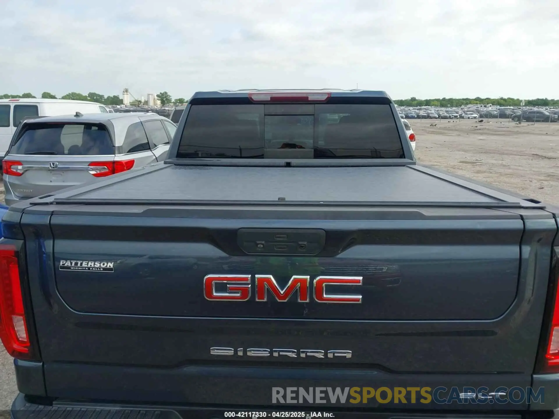 17 Photograph of a damaged car 3GTU9DED9LG410046 GMC SIERRA 1500 2020