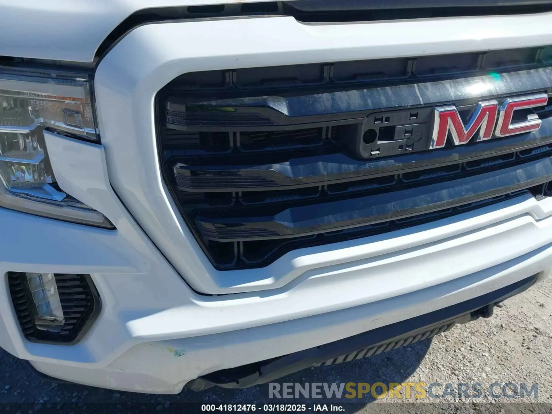 17 Photograph of a damaged car 1GTR9CED9MZ143573 GMC SIERRA 1500 2021