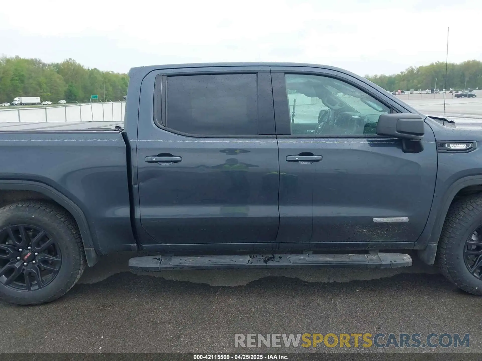 14 Photograph of a damaged car 1GTU9CET3MZ334150 GMC SIERRA 1500 2021