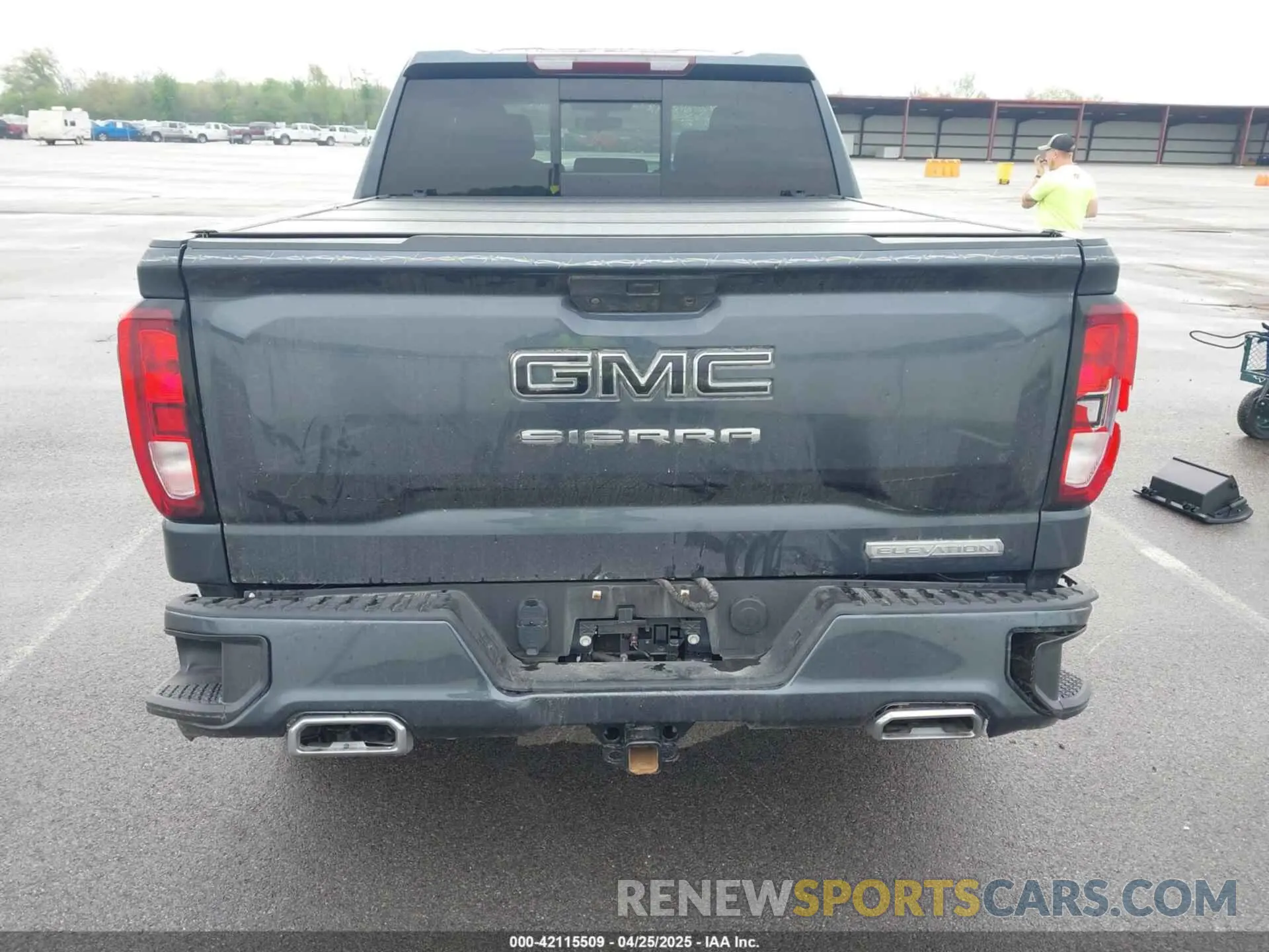 18 Photograph of a damaged car 1GTU9CET3MZ334150 GMC SIERRA 1500 2021