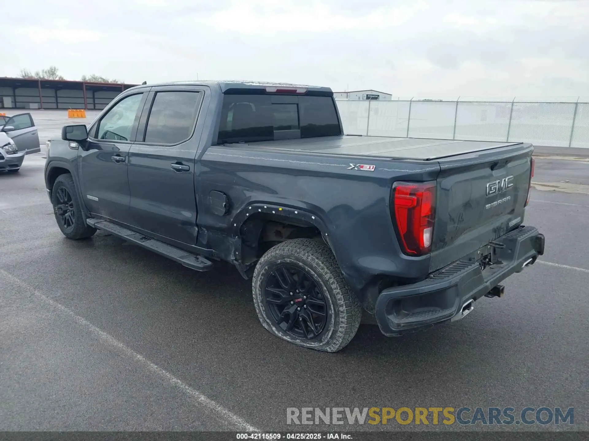 3 Photograph of a damaged car 1GTU9CET3MZ334150 GMC SIERRA 1500 2021