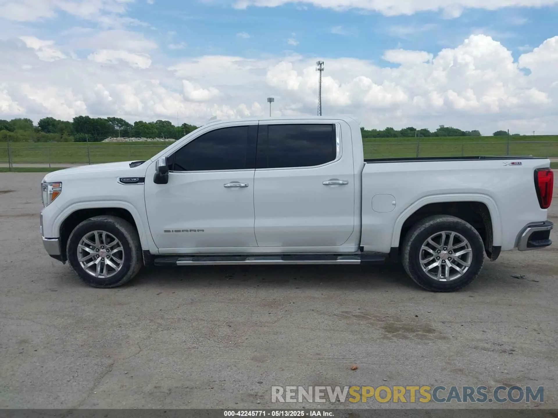 14 Photograph of a damaged car 1GTU9DED9MZ359939 GMC SIERRA 1500 2021