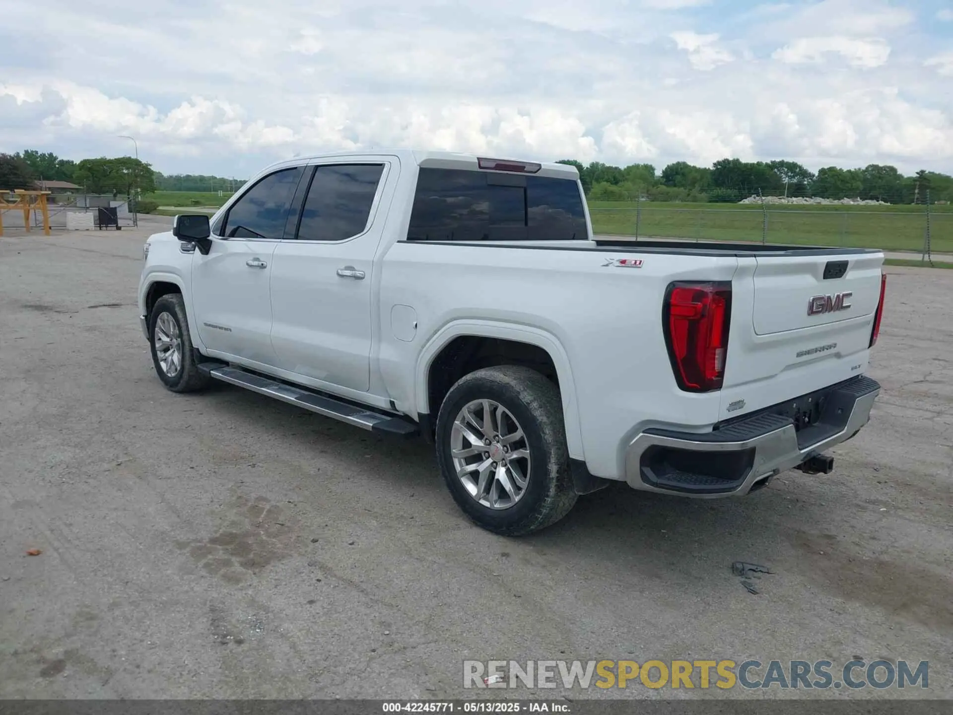 3 Photograph of a damaged car 1GTU9DED9MZ359939 GMC SIERRA 1500 2021
