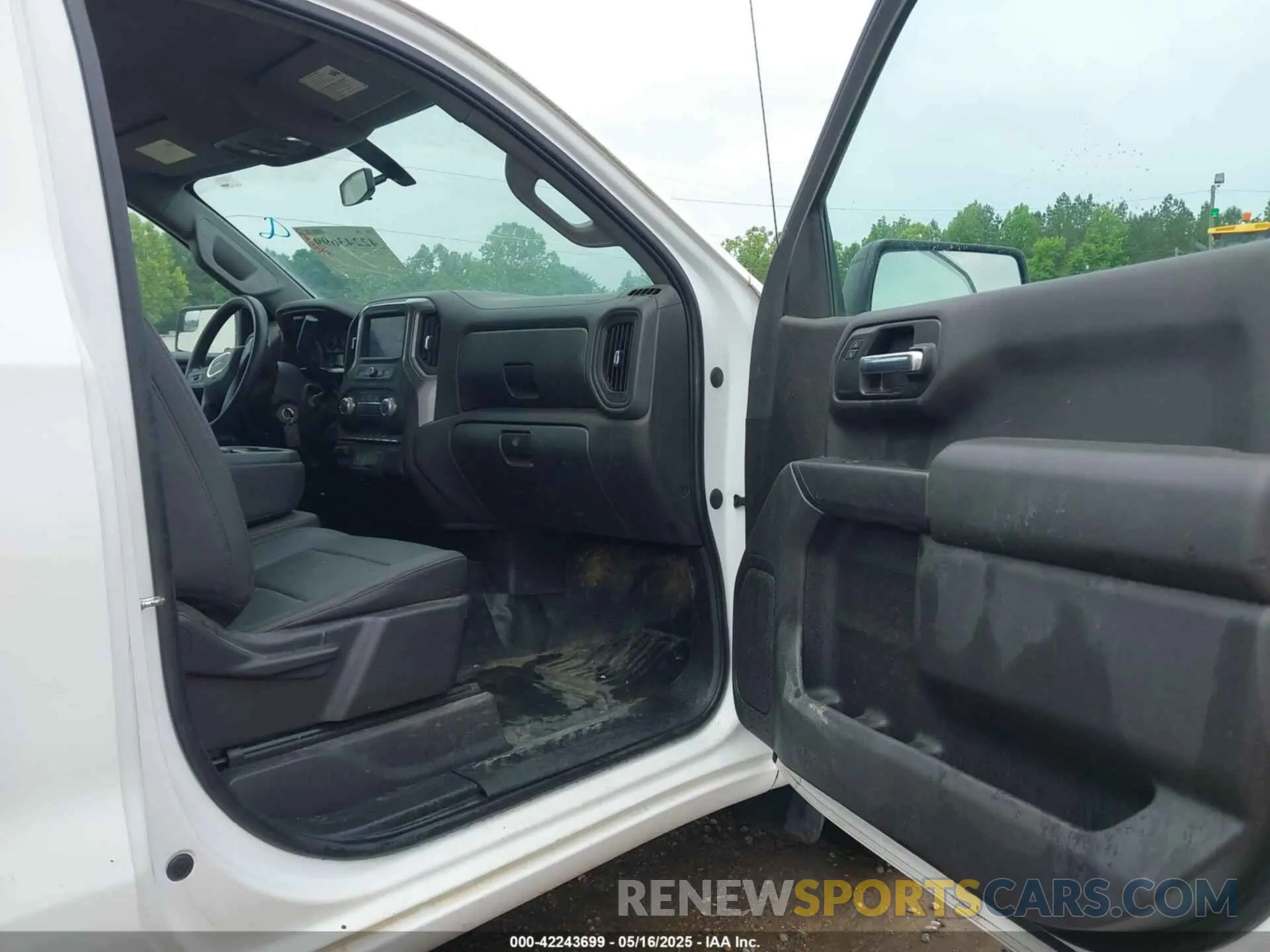 5 Photograph of a damaged car 3GTN8AEF4MG225203 GMC SIERRA 1500 2021