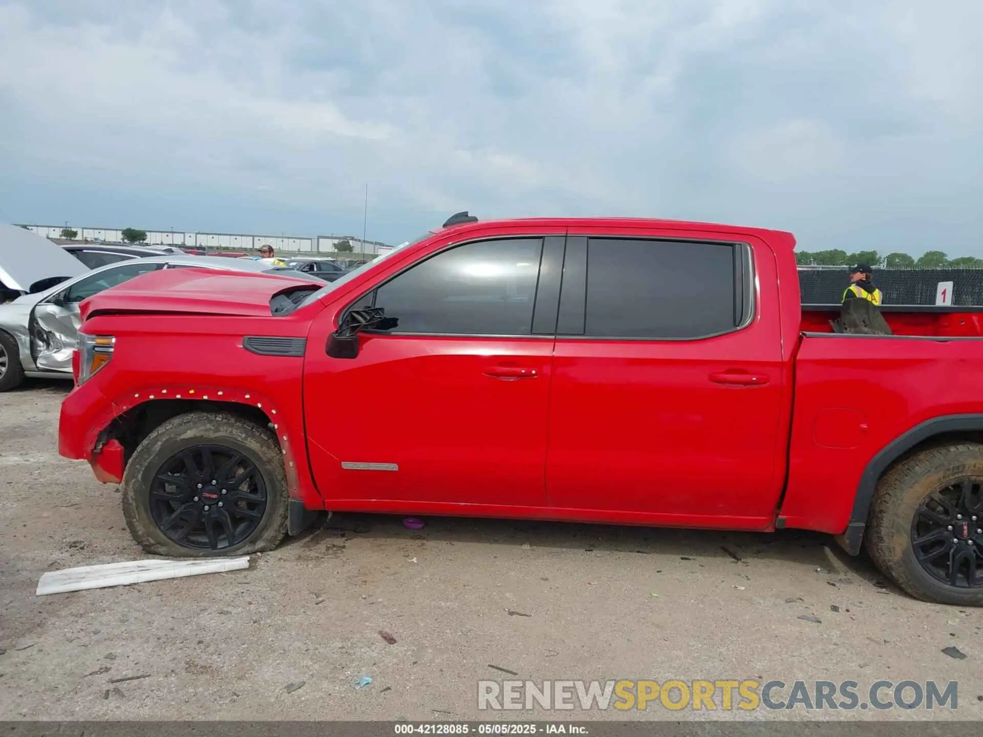 13 Photograph of a damaged car 3GTP8CEK6MG175115 GMC SIERRA 1500 2021