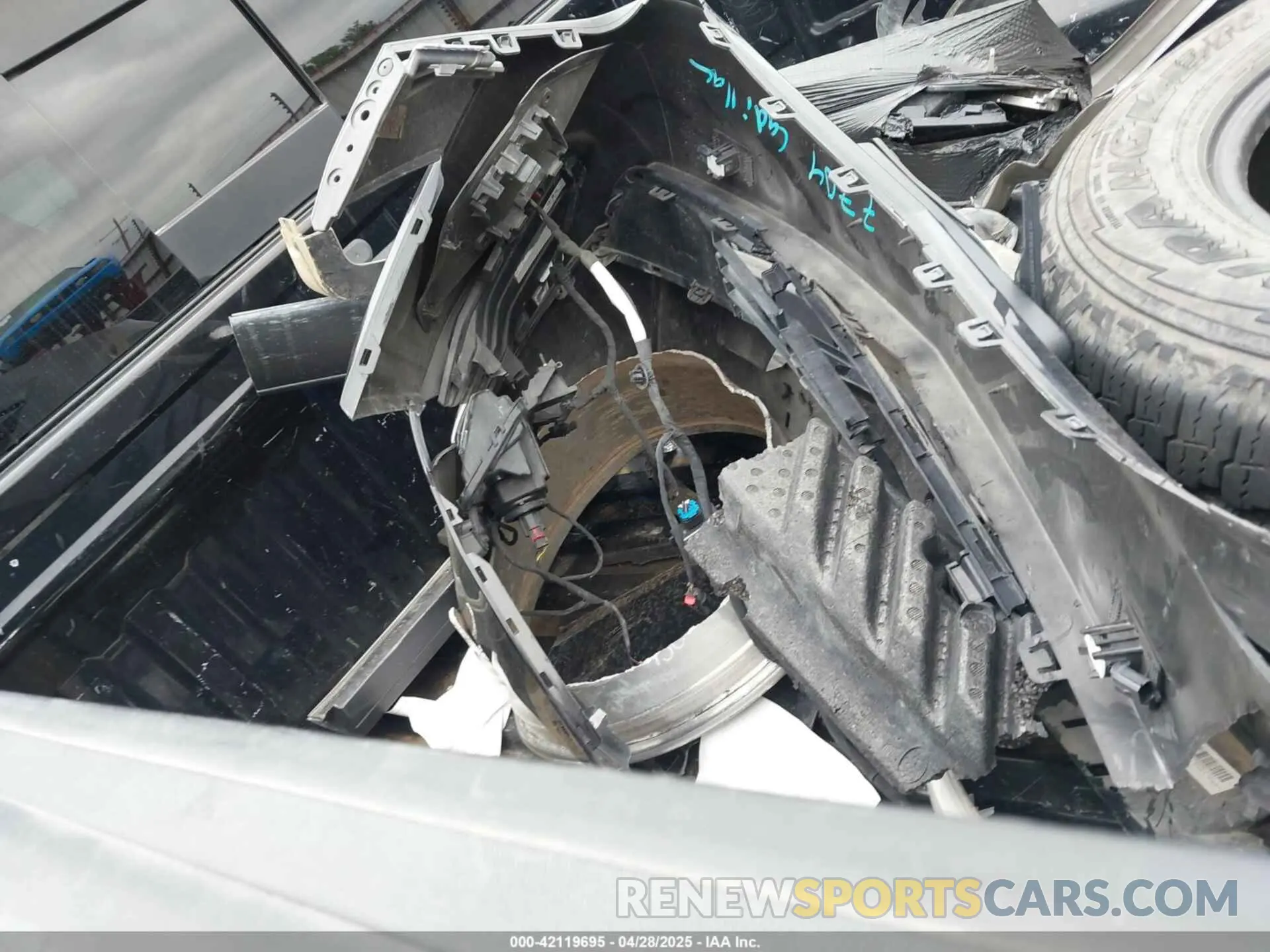 11 Photograph of a damaged car 3GTP8DED1MG111555 GMC SIERRA 1500 2021