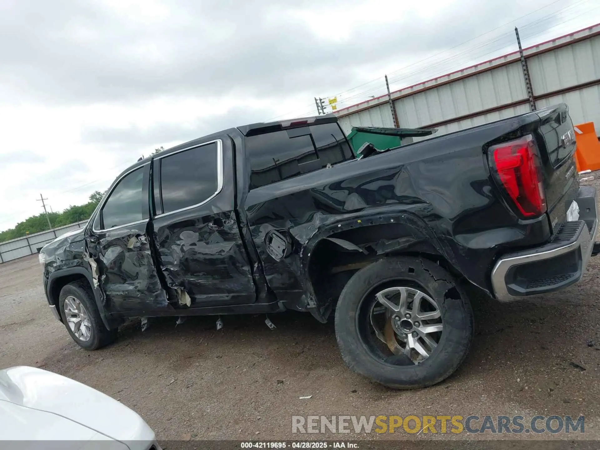 14 Photograph of a damaged car 3GTP8DED1MG111555 GMC SIERRA 1500 2021
