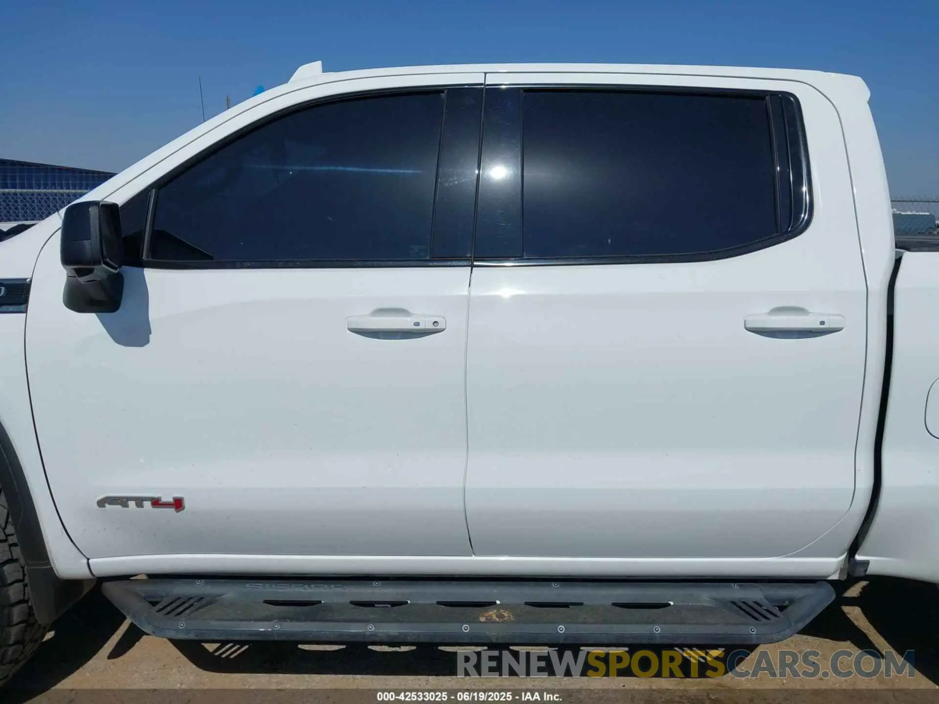 14 Photograph of a damaged car 3GTP9EED6MG183046 GMC SIERRA 1500 2021