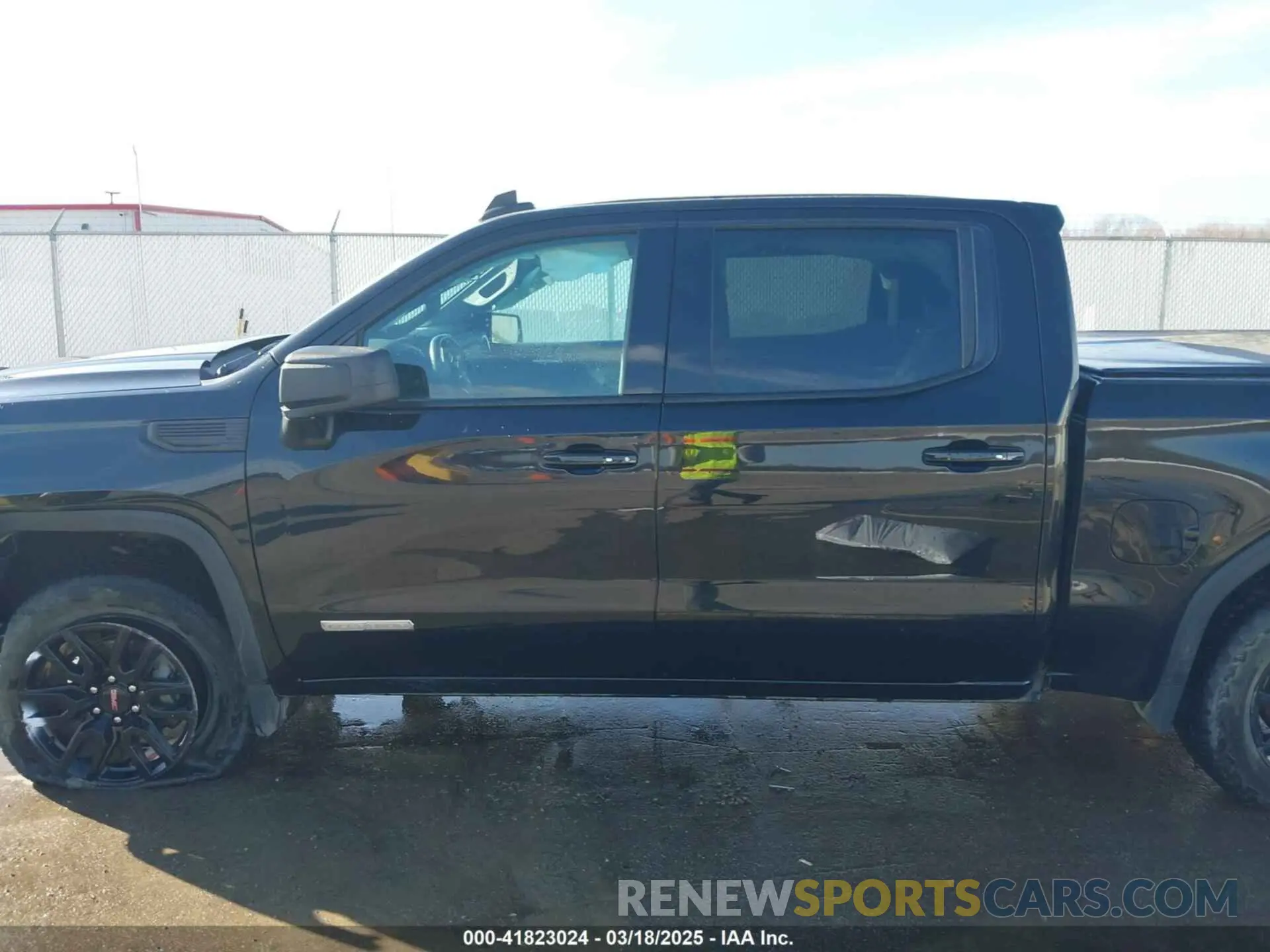 14 Photograph of a damaged car 3GTP9GEK0MG404389 GMC SIERRA 1500 2021