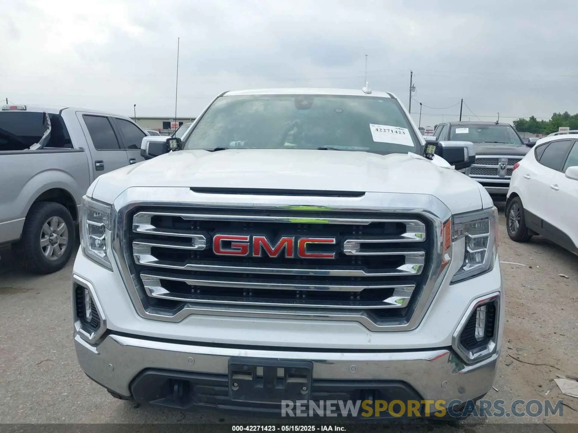 12 Photograph of a damaged car 3GTU9DED3MG256869 GMC SIERRA 1500 2021