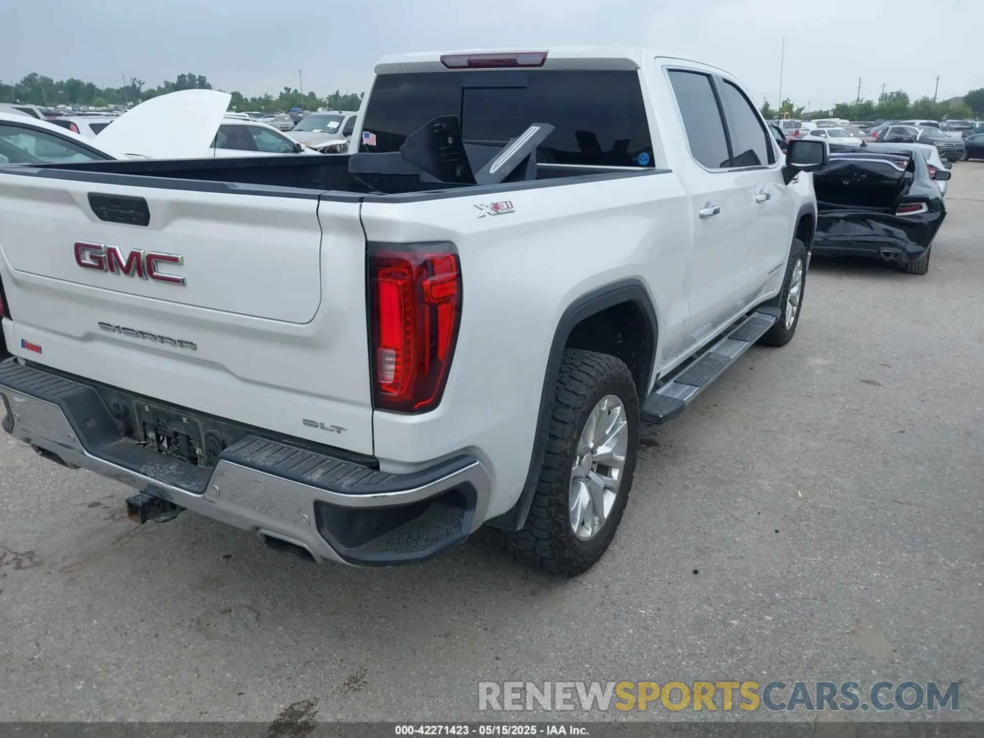 4 Photograph of a damaged car 3GTU9DED3MG256869 GMC SIERRA 1500 2021