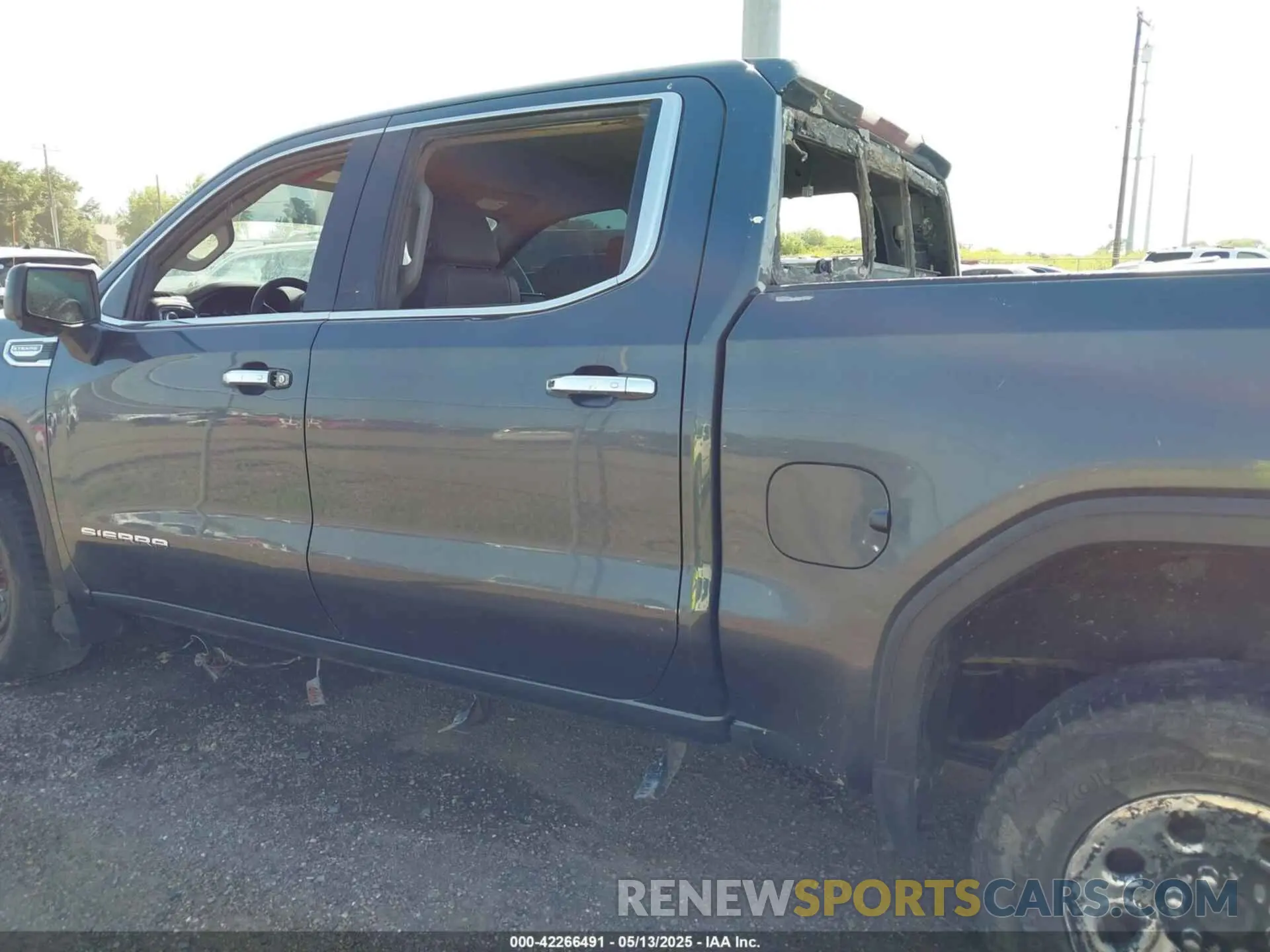 14 Photograph of a damaged car 3GTU9DED4MG127507 GMC SIERRA 1500 2021