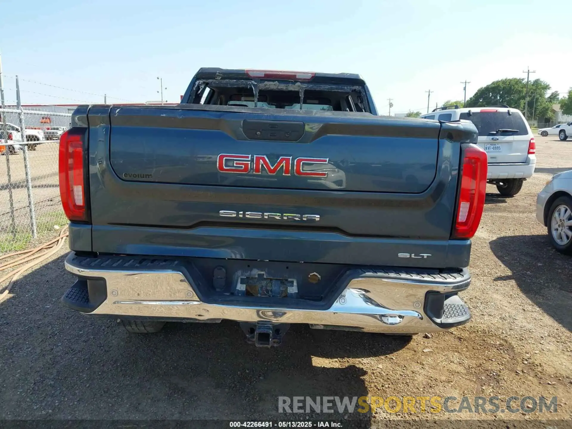 16 Photograph of a damaged car 3GTU9DED4MG127507 GMC SIERRA 1500 2021
