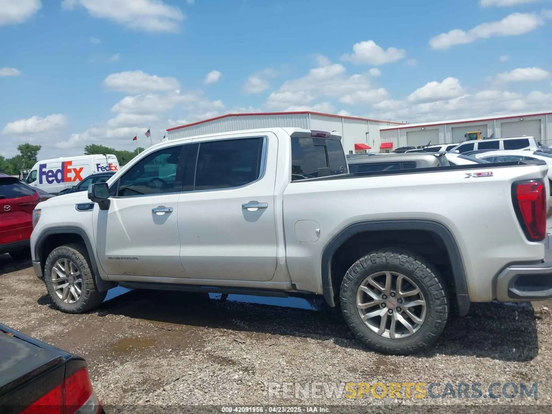14 Photograph of a damaged car 3GTU9DED4MG376311 GMC SIERRA 1500 2021
