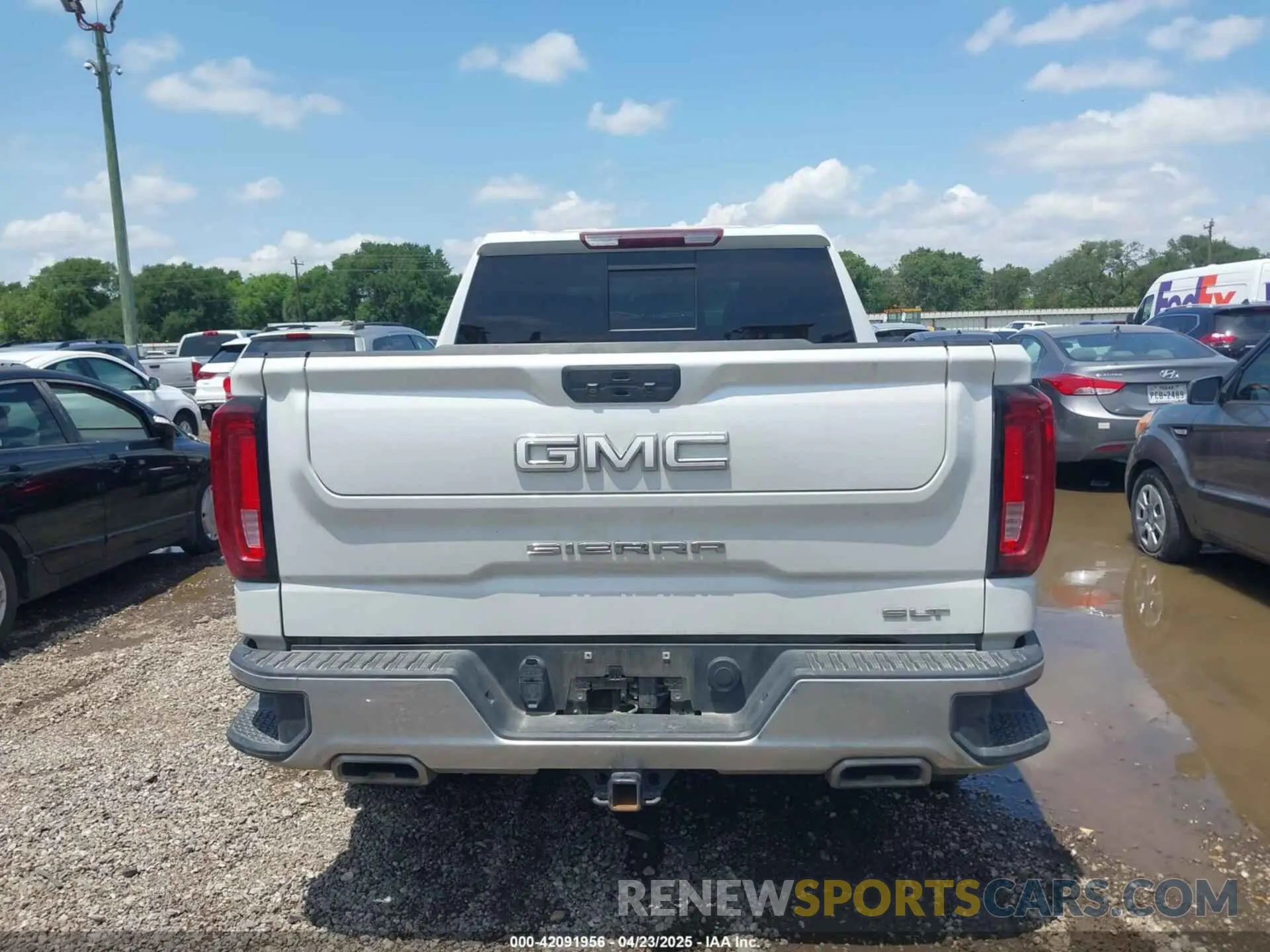 16 Photograph of a damaged car 3GTU9DED4MG376311 GMC SIERRA 1500 2021