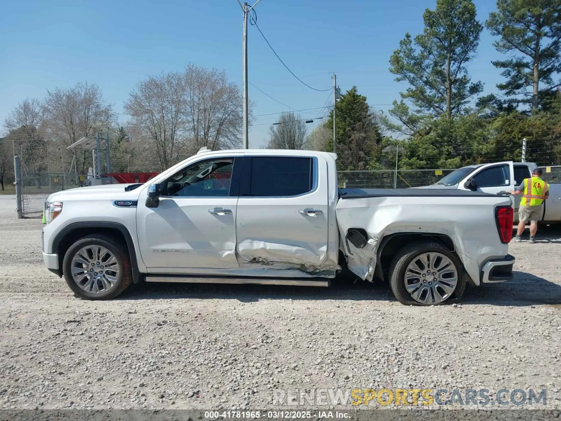 14 Photograph of a damaged car 3GTU9FEL6MG344432 GMC SIERRA 1500 2021