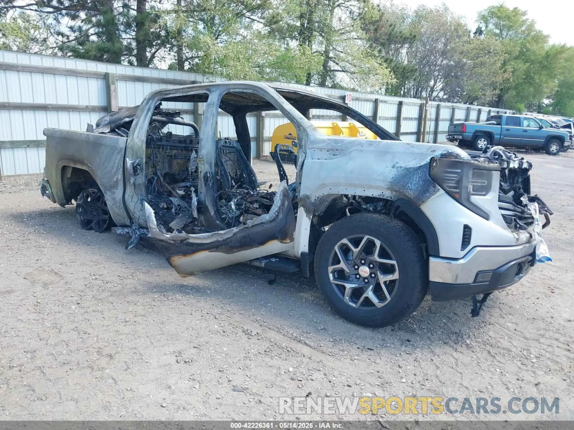 1 Фотография поврежденного автомобиля 1GTUUDED4NZ634939 GMC SIERRA 1500 2022