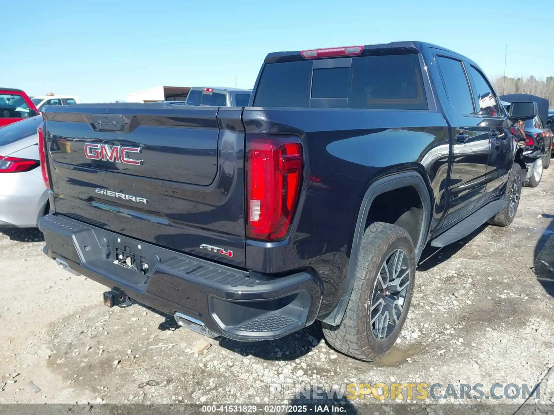 4 Photograph of a damaged car 1GTUUEET6NZ634146 GMC SIERRA 1500 2022