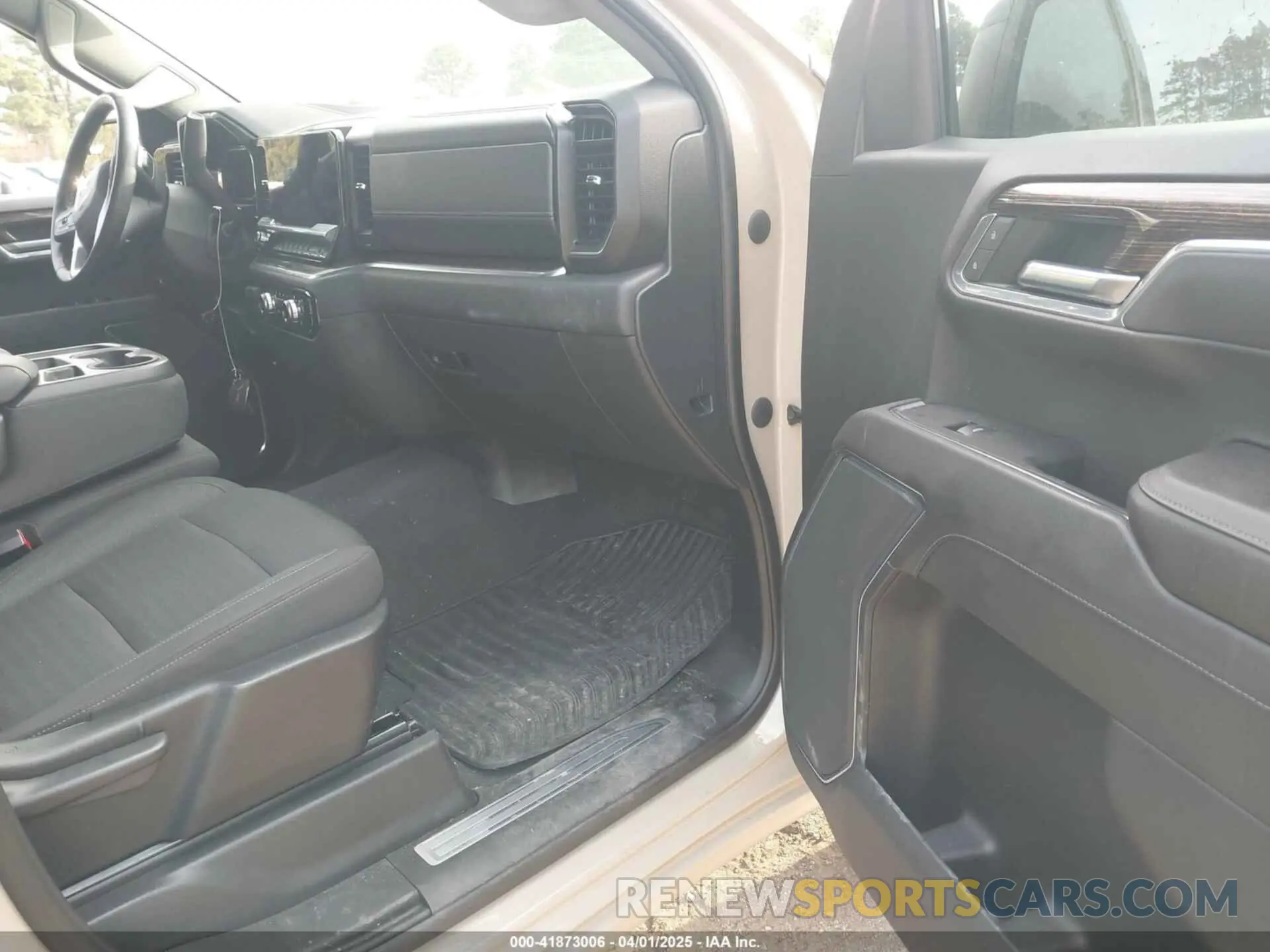 5 Photograph of a damaged car 3GTPUCEKXNG689661 GMC SIERRA 1500 2022
