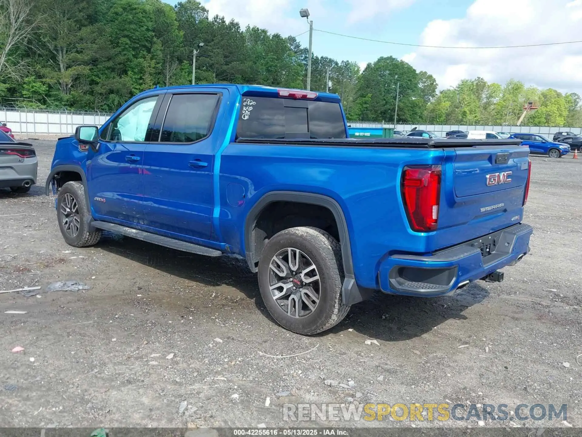 3 Photograph of a damaged car 3GTPUEEL2NG512820 GMC SIERRA 1500 2022