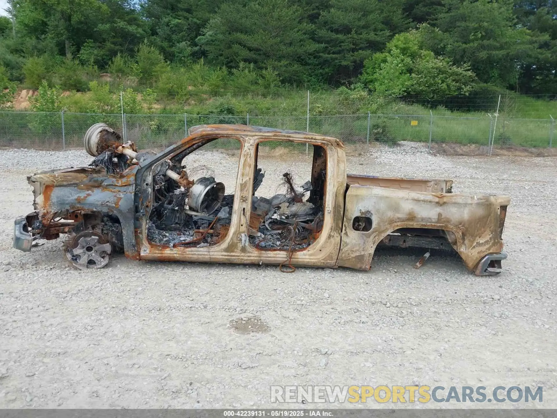 13 Photograph of a damaged car 3GTUUBED8NG587547 GMC SIERRA 1500 2022