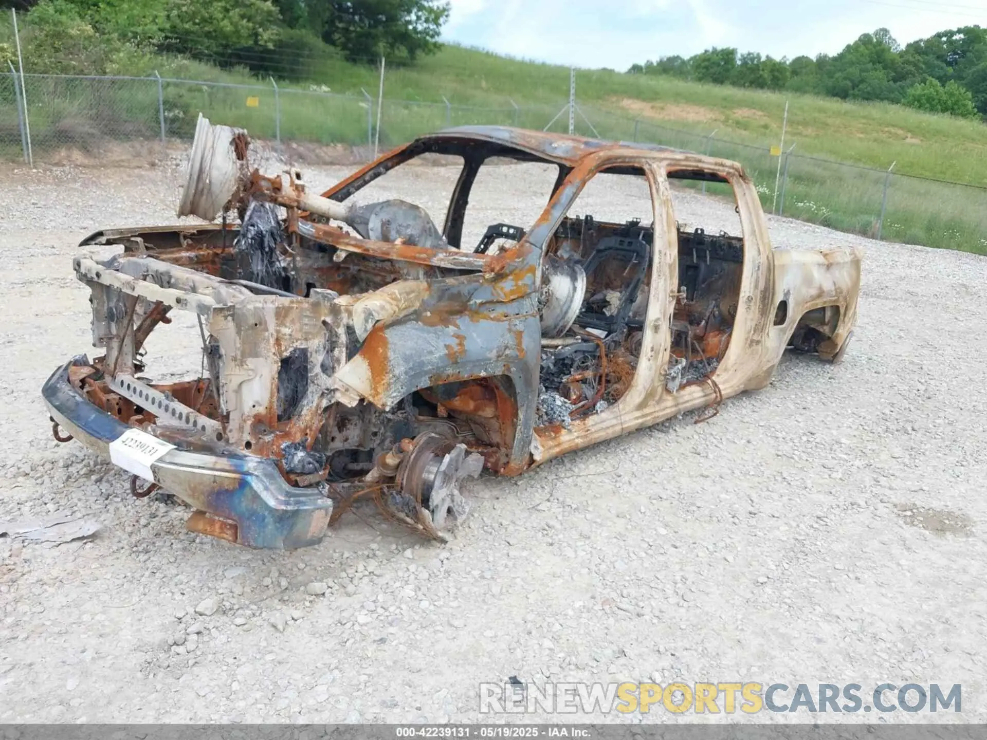 2 Photograph of a damaged car 3GTUUBED8NG587547 GMC SIERRA 1500 2022