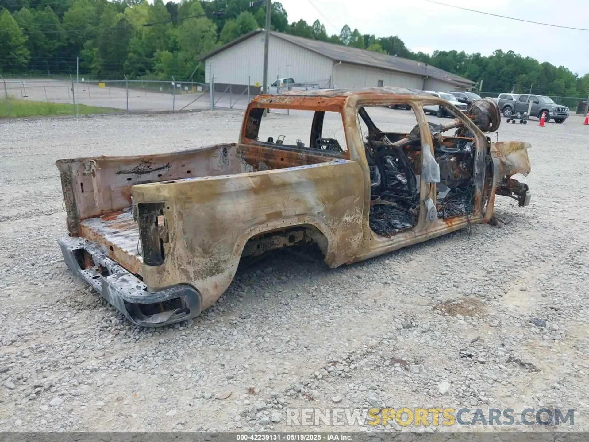 4 Photograph of a damaged car 3GTUUBED8NG587547 GMC SIERRA 1500 2022