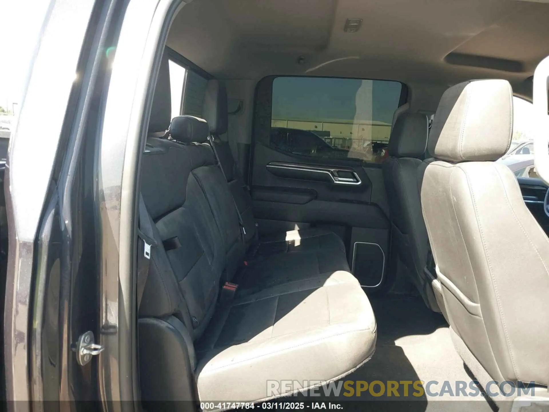 8 Фотография поврежденного автомобиля 3GTUUCET7NG547862 GMC SIERRA 1500 2022