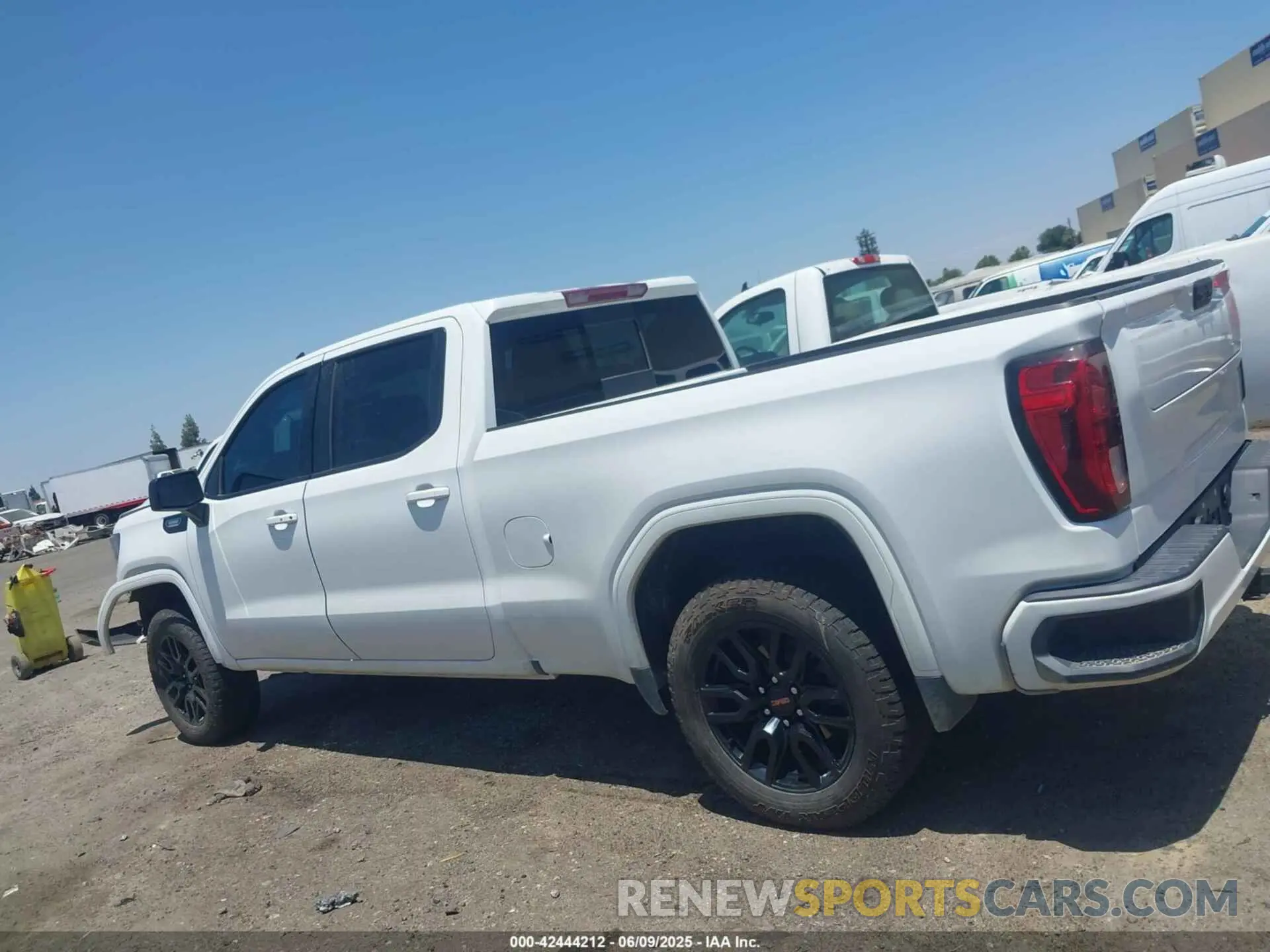 15 Photograph of a damaged car 3GTUUCET8NG508892 GMC SIERRA 1500 2022