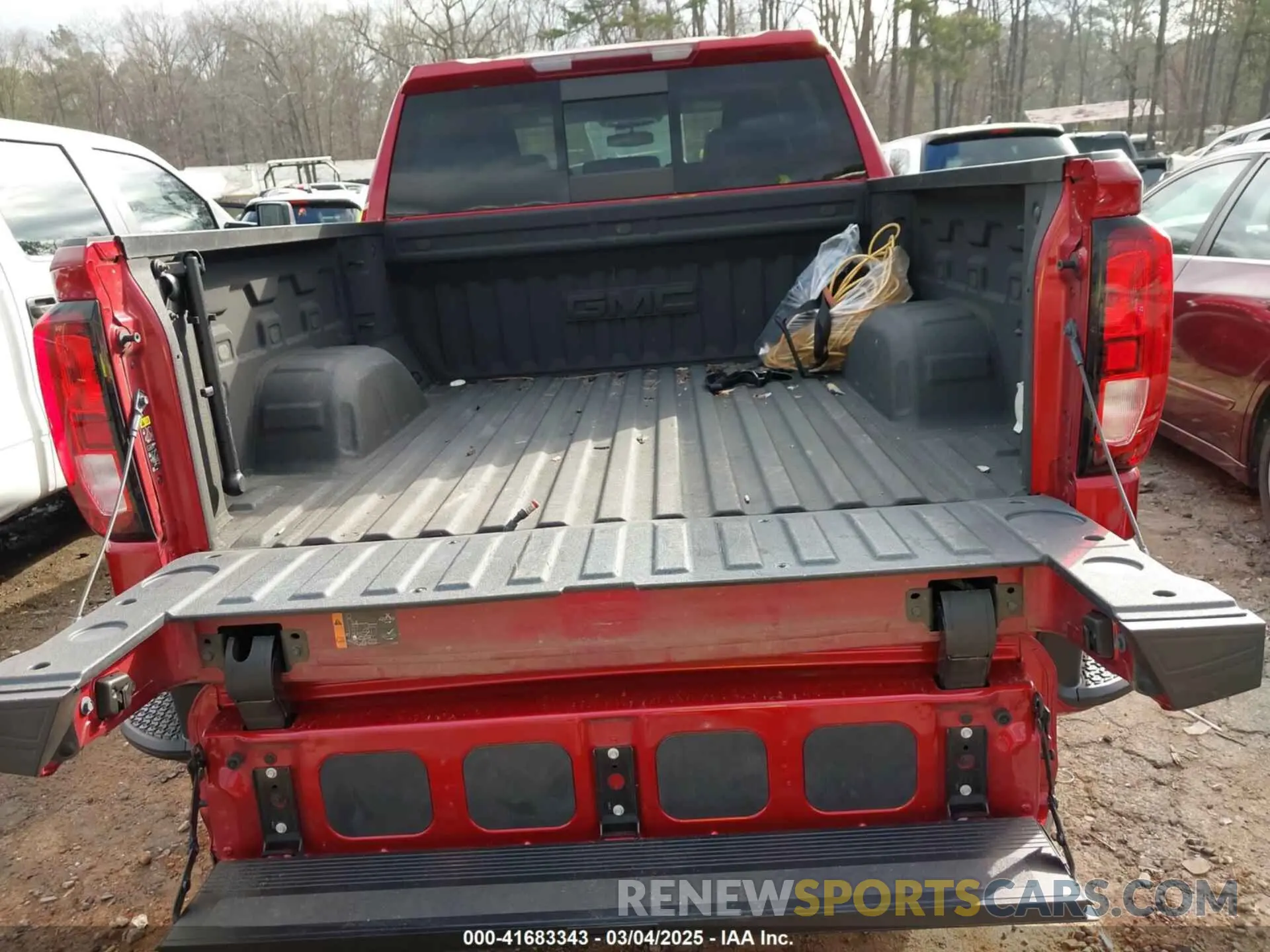 22 Photograph of a damaged car 3GTUUCETXNG547564 GMC SIERRA 1500 2022